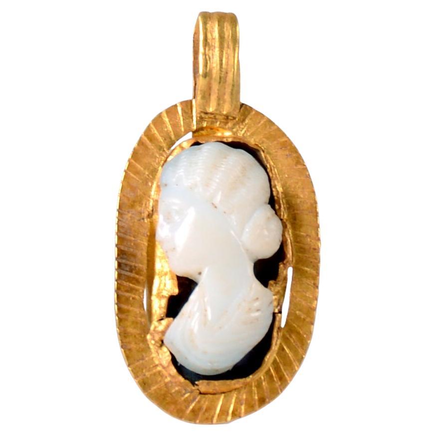 A Roman gold pendant with portrait cameo For Sale