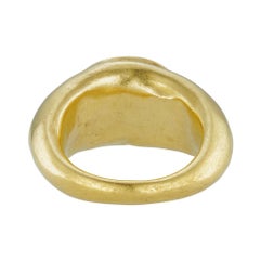 A Roman intaglio gold hardstone ring