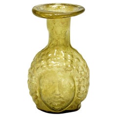 Une gourde bicéphale romaine en verre vert clair