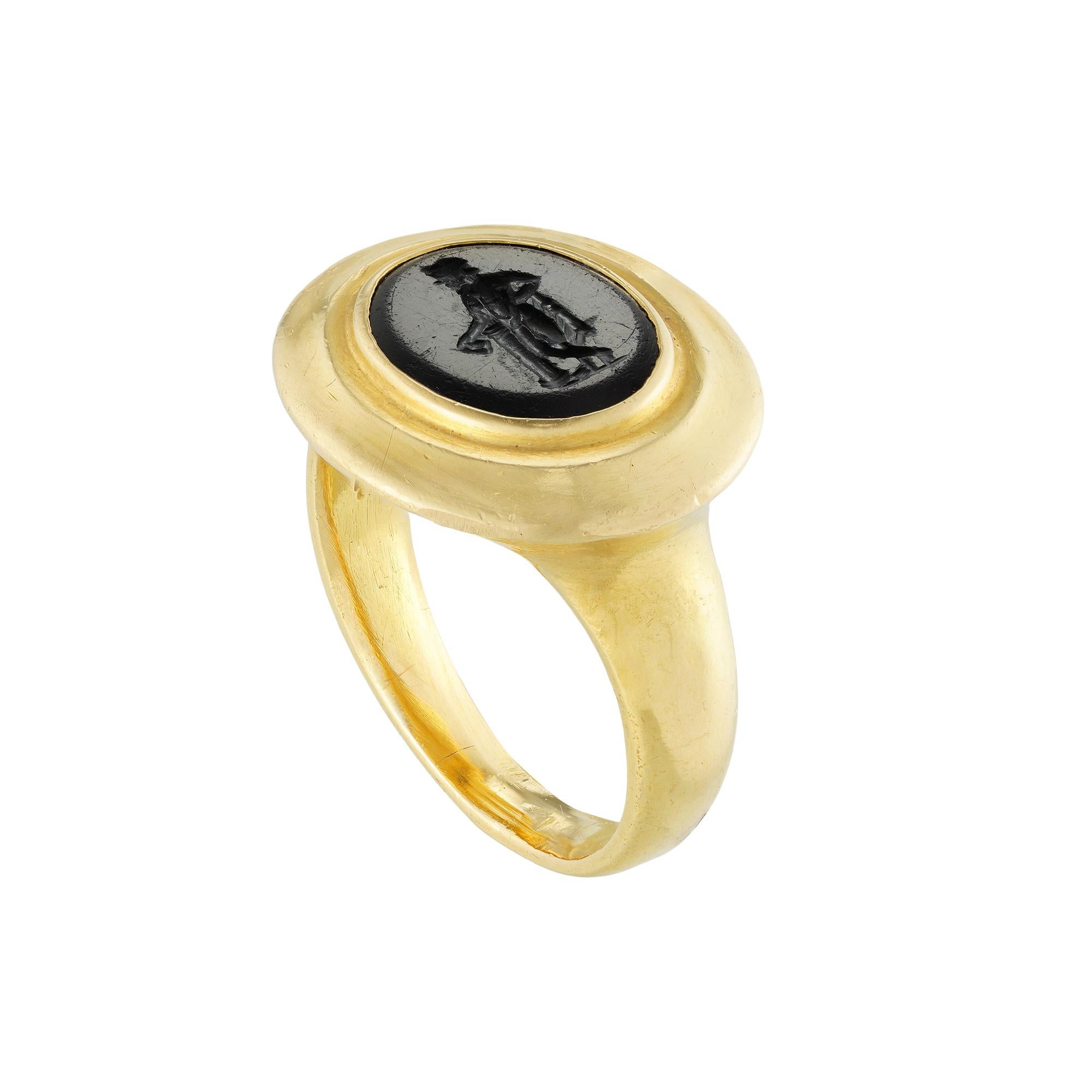 Römischer Onyx-Intaglio-Ring aus Gelbgold (Romantik) im Angebot