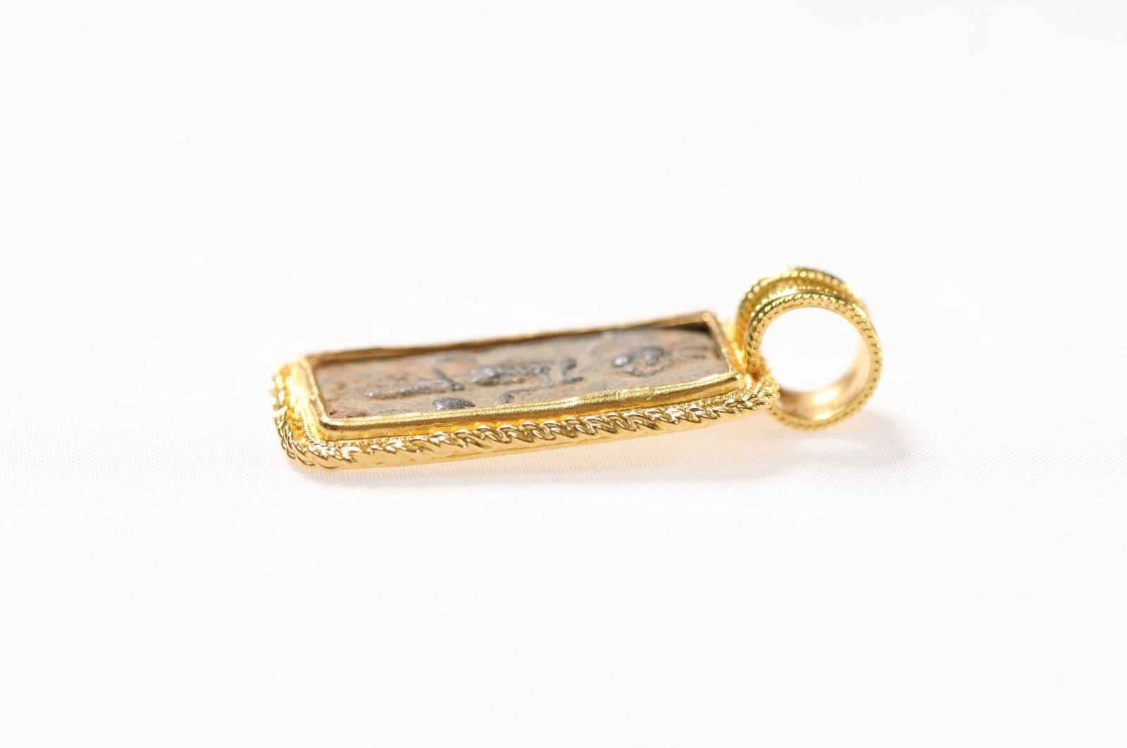 Ciondolo con sigillo di sacerdote romano in oro 21 carati (solo il ciondolo) in vendita 6