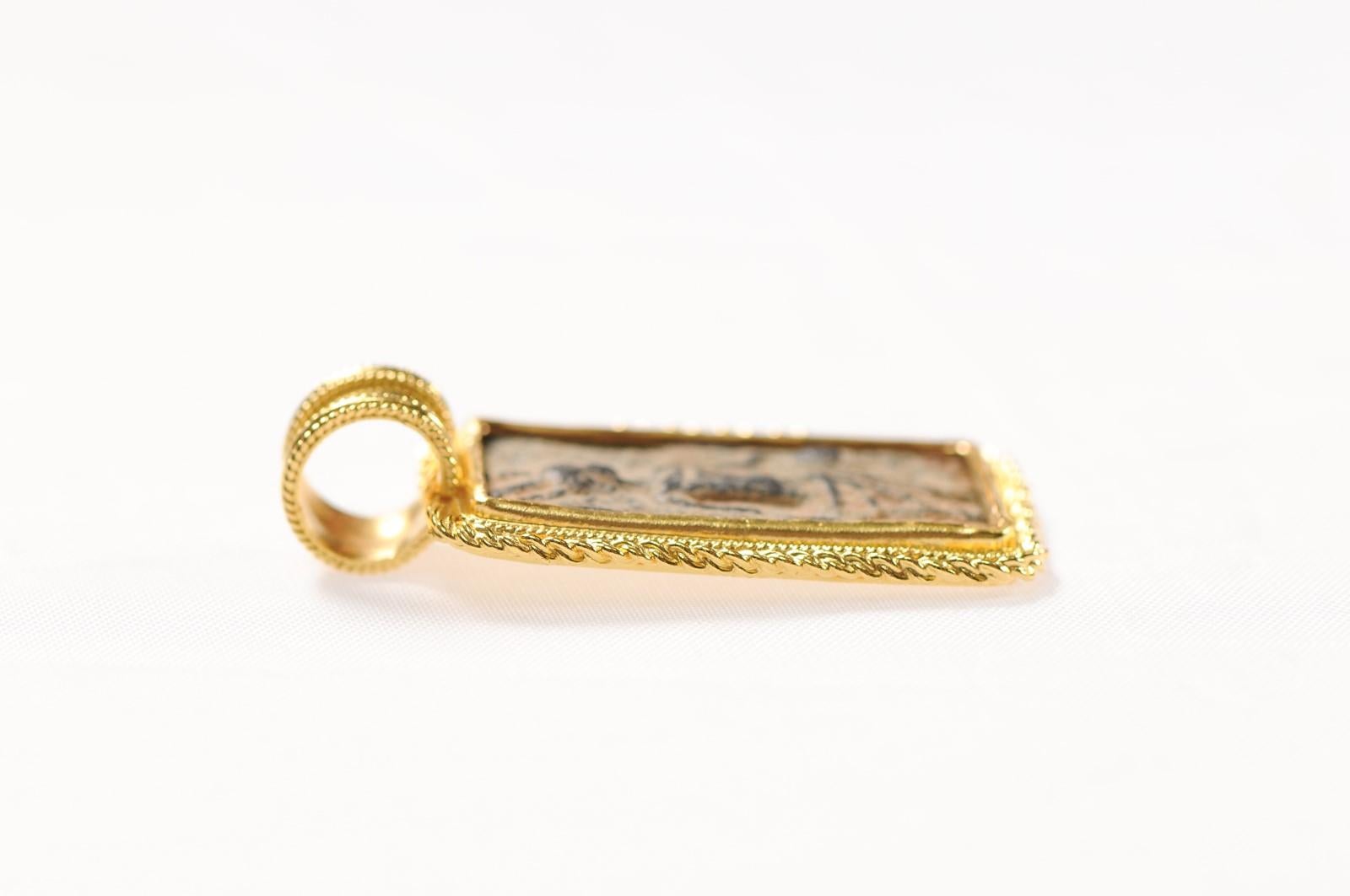 Ciondolo con sigillo di sacerdote romano in oro 21 carati (solo il ciondolo) in vendita 4