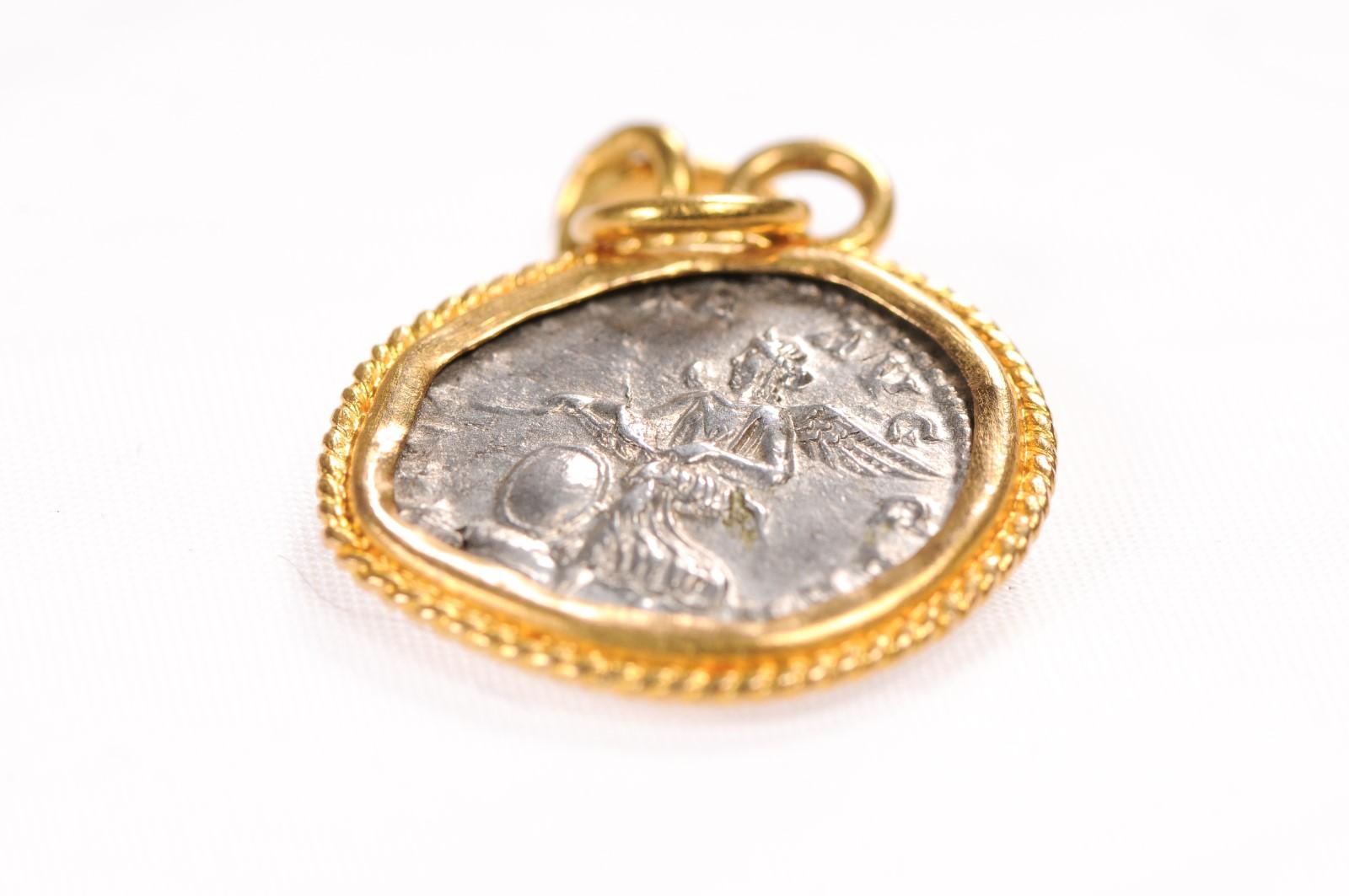 Ein römischer Silbermünz-Anhänger (pendant nur) im Angebot 8