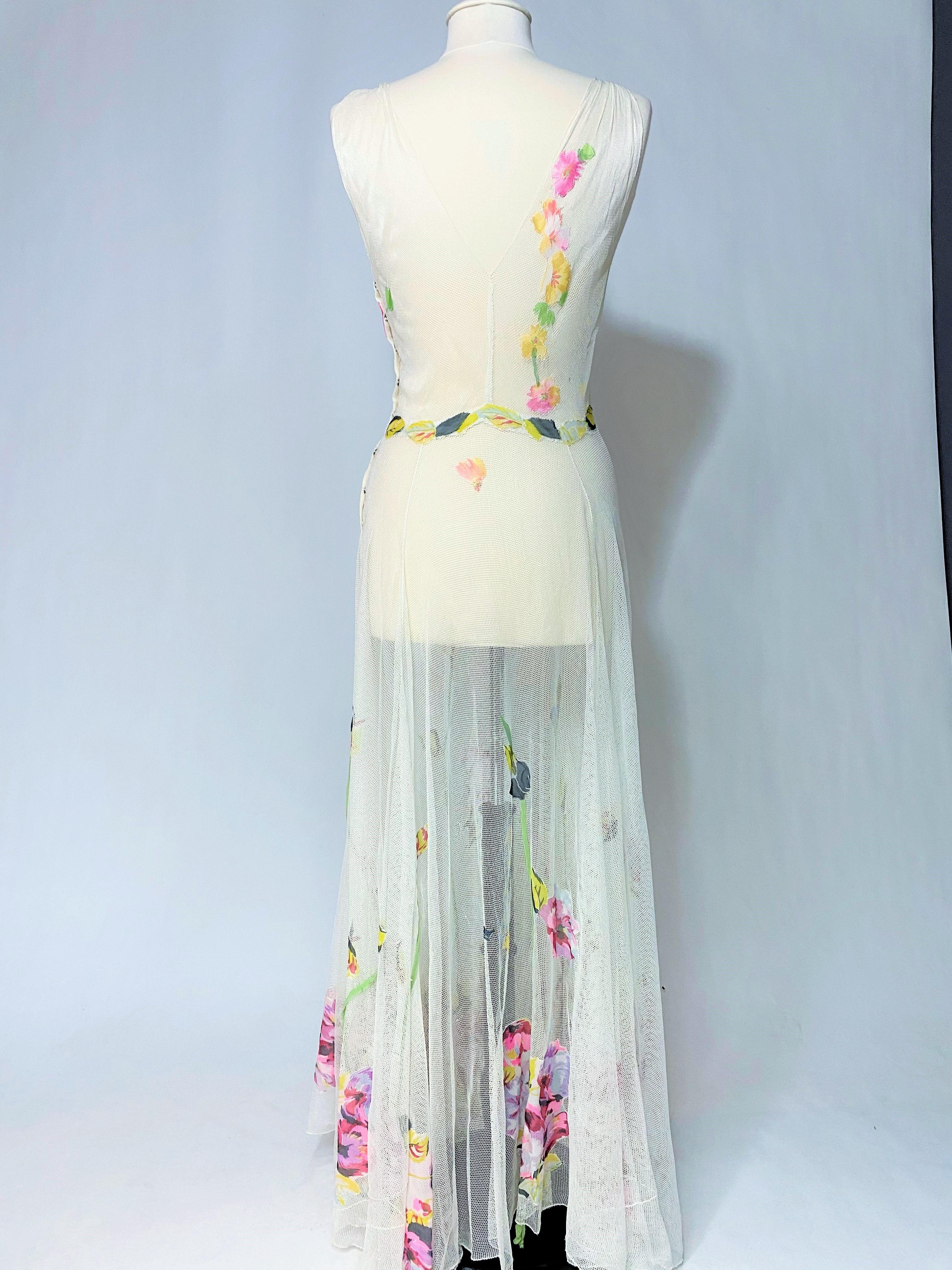 Robe romantique en filet de coton blanc appliqué avec mousseline de soie imprimée, circa 1938 en vente 9