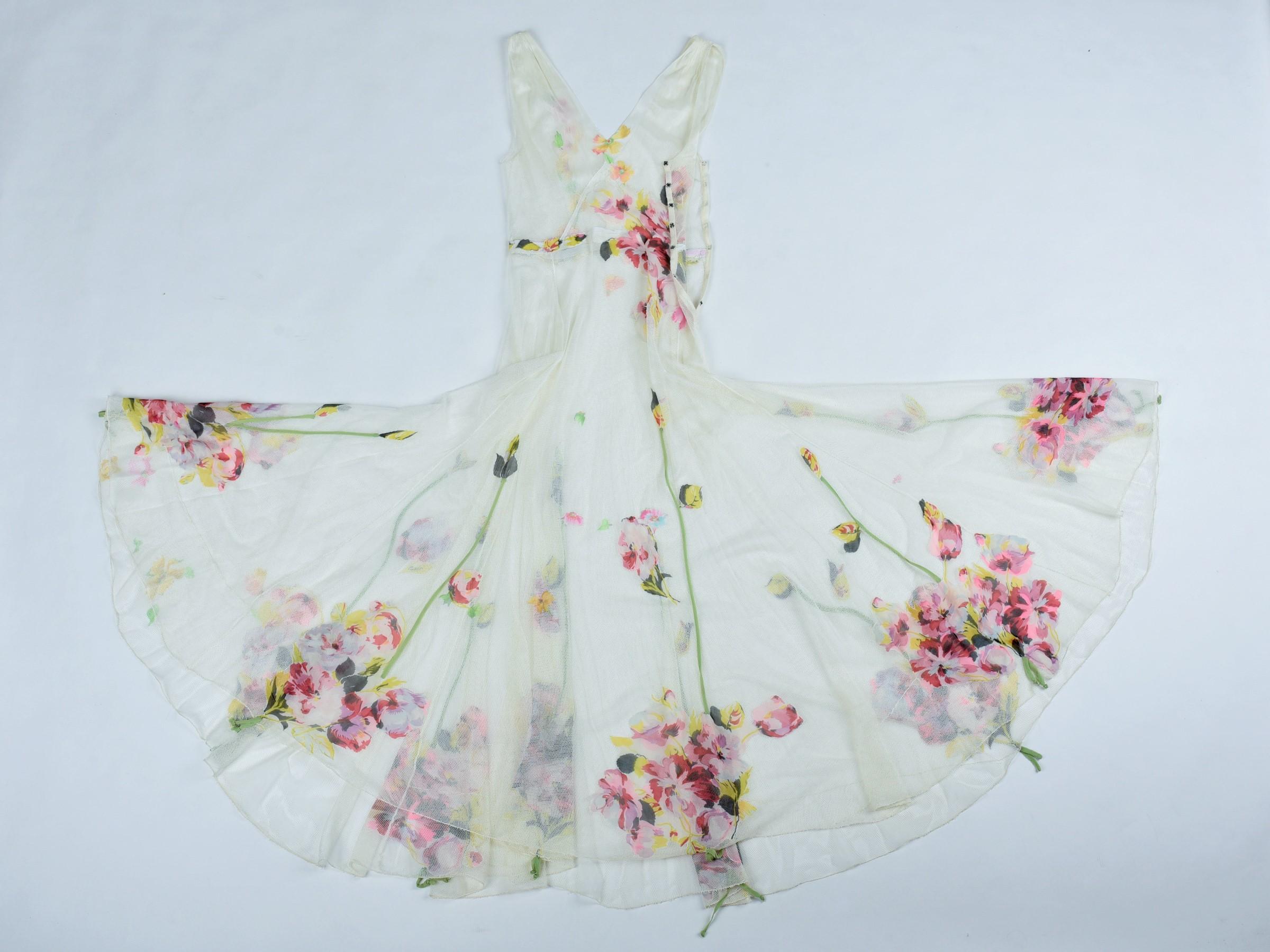 Romantisches Kleid aus weißem Baumwollnetz mit bedrucktem Chiffon, um 1938 im Angebot 15