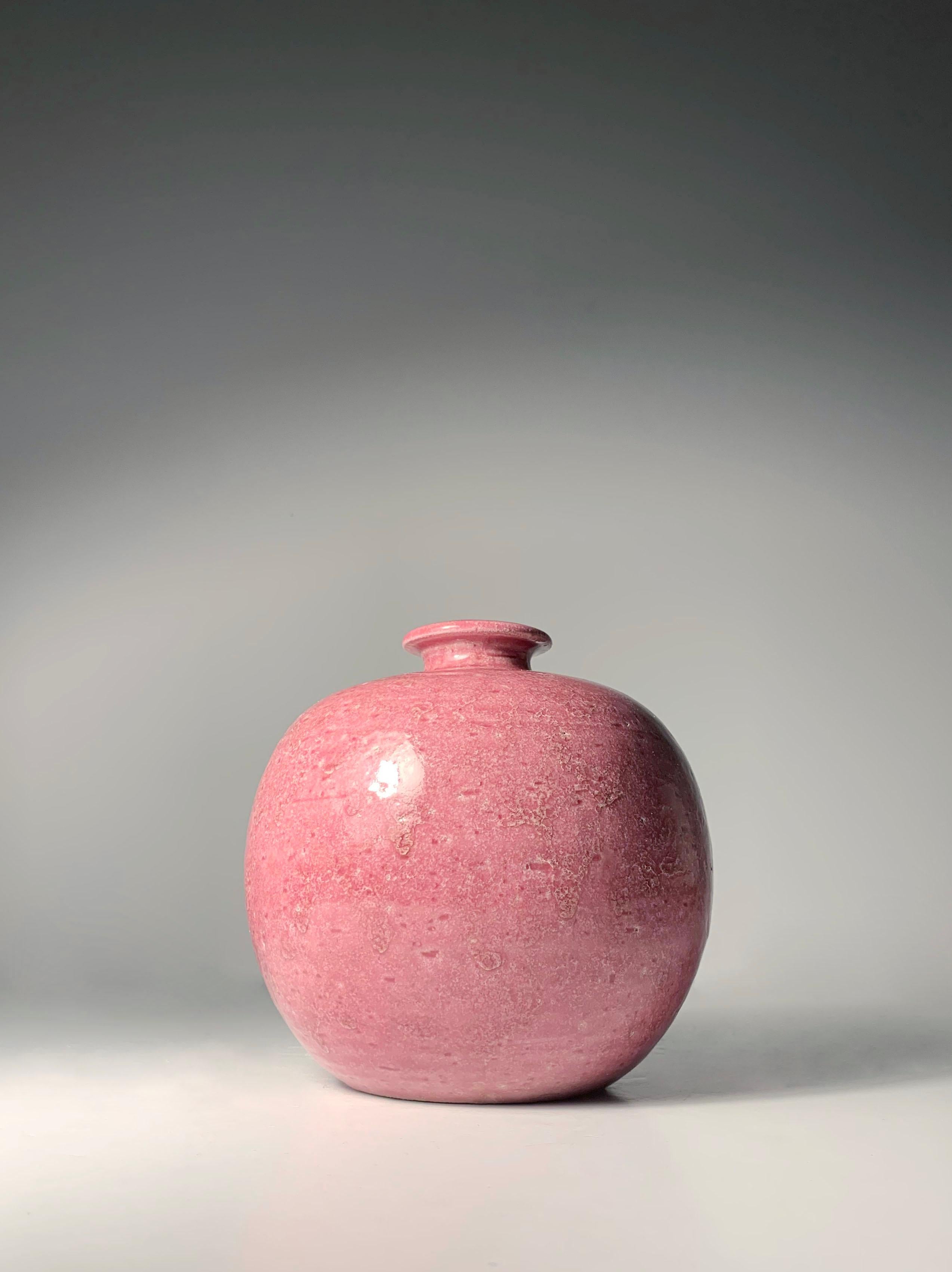 Beautiful Rose color Bitossi ceramic vase by Aldo Londi.  A fairly rare color to come across.