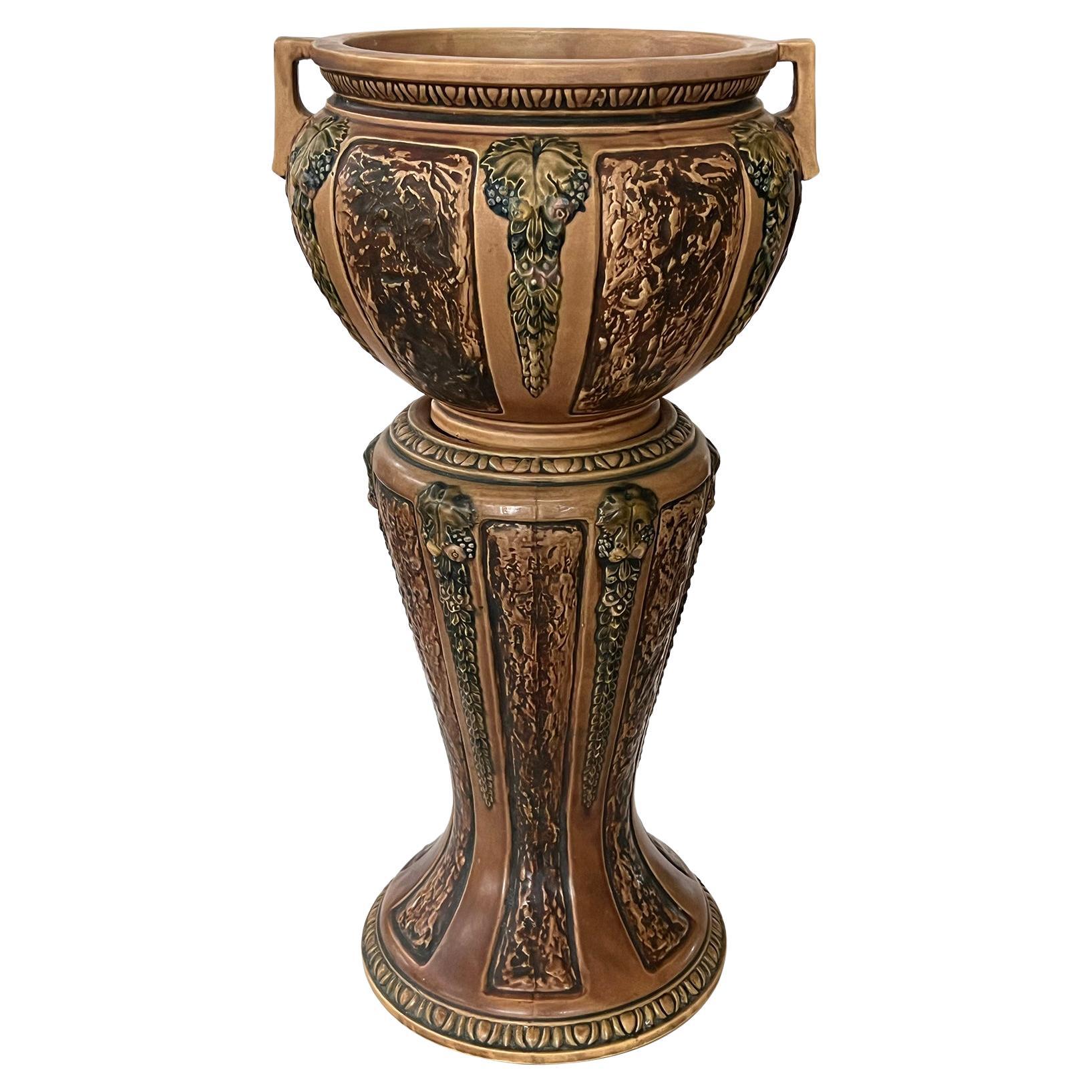 A Roseville Pottery Florentine Muster Jardiniere auf Pedestal