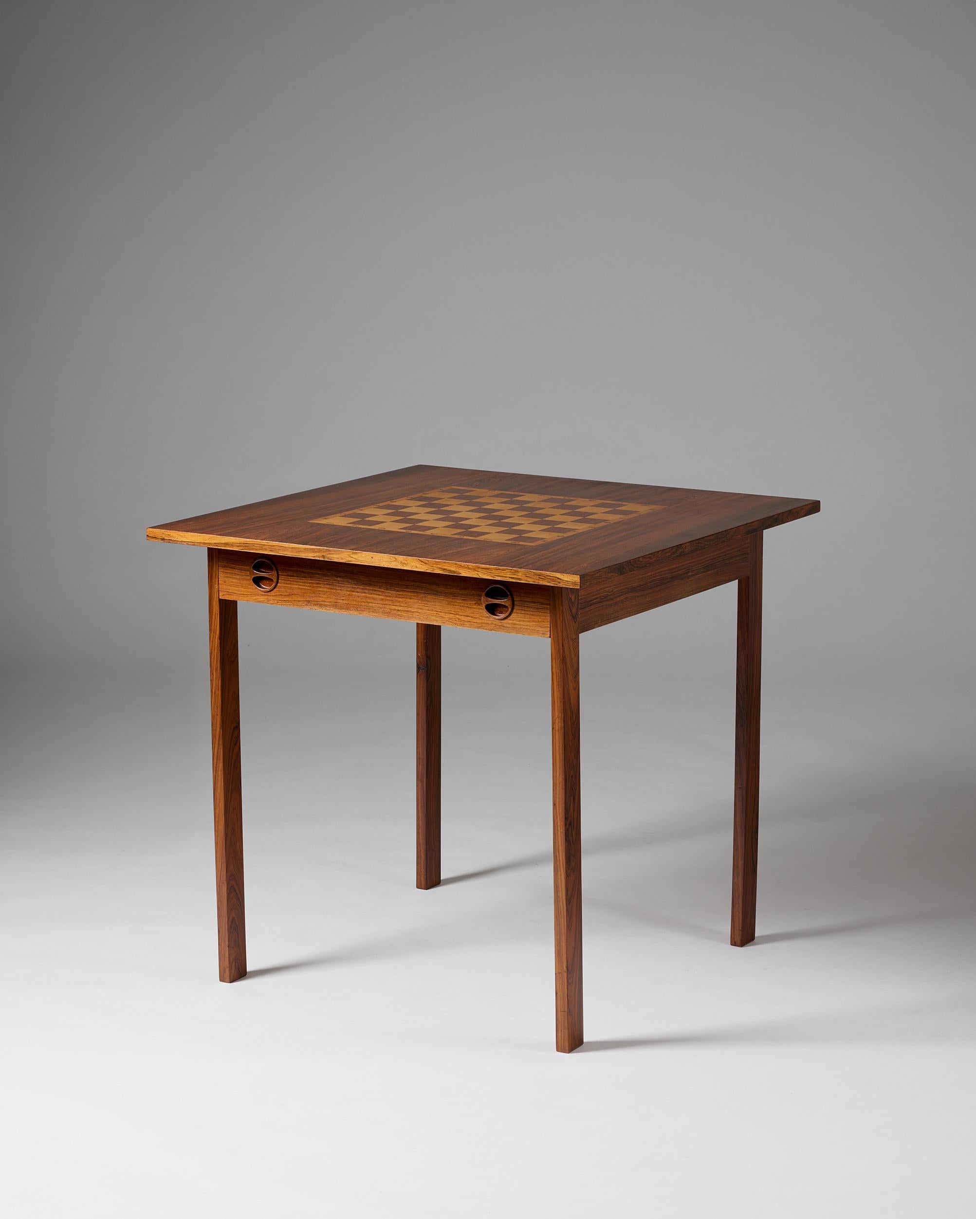 A rosewood chess table, 1960-70s

Rosewood, ash, cherry and rosewood squares.

H: 75 cm / 2' 5 1/2