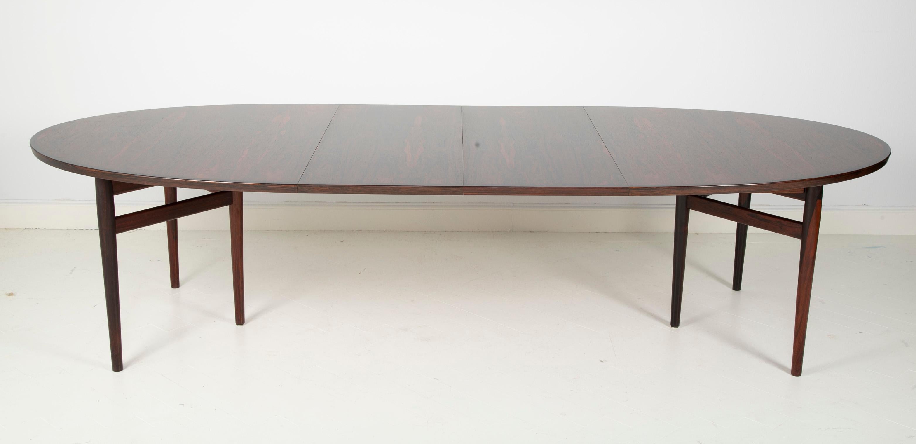 Rosewood Dining Table Designed by Arne Vodder for Sibast Furniture In Good Condition In Stamford, CT