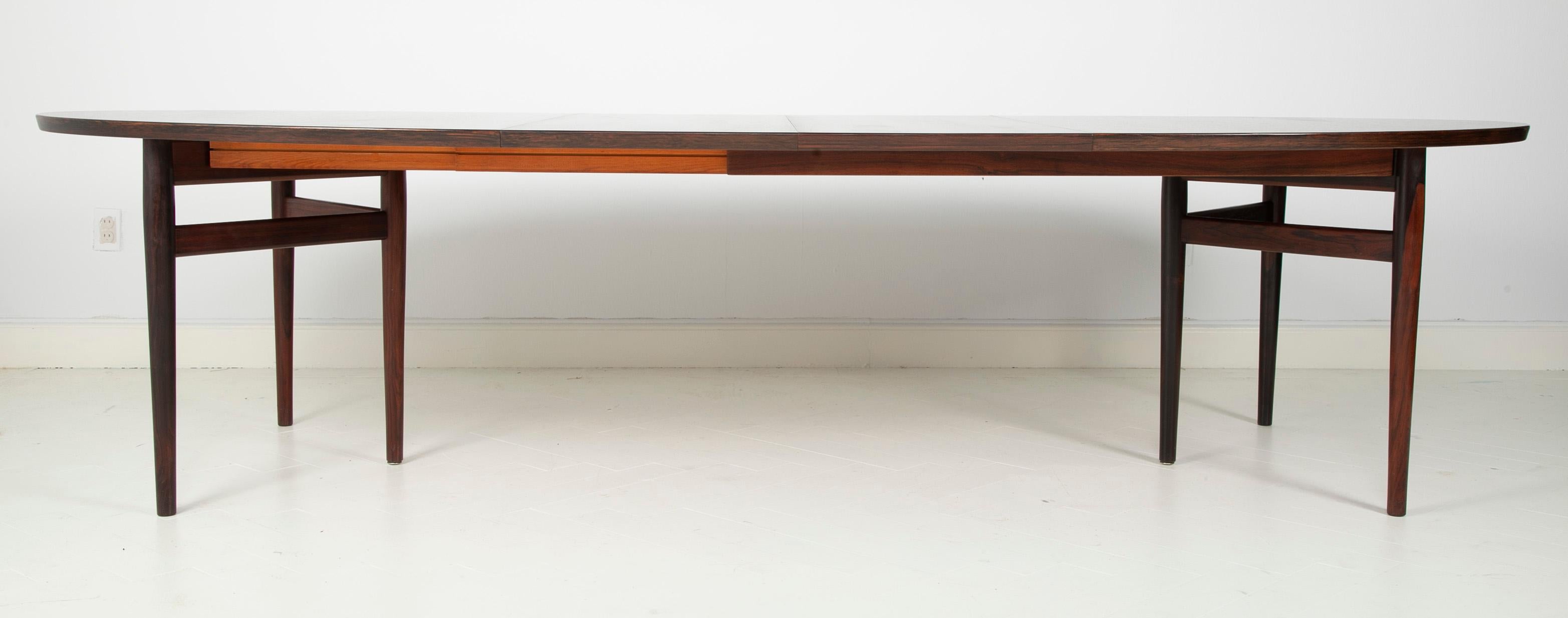 Mid-20th Century Rosewood Dining Table Designed by Arne Vodder for Sibast Furniture