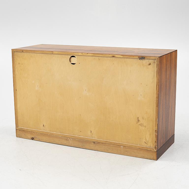 Mid-20th Century Rosewood Veneered 'Model 232' Sideboard by Børge Mogensen For Sale