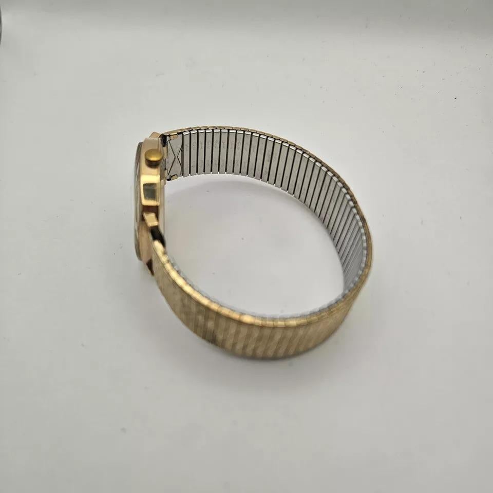 A Rotary Incabloc Gent's Wristwatch, with Rectangular Watch Head, on grey/brown In Excellent Condition For Sale In Kenley surrey, GB