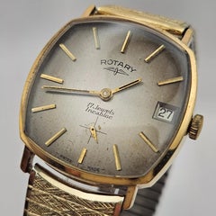 Un reloj de pulsera Rotary Incabloc para caballero, con cabezal rectangular, en gris/marrón