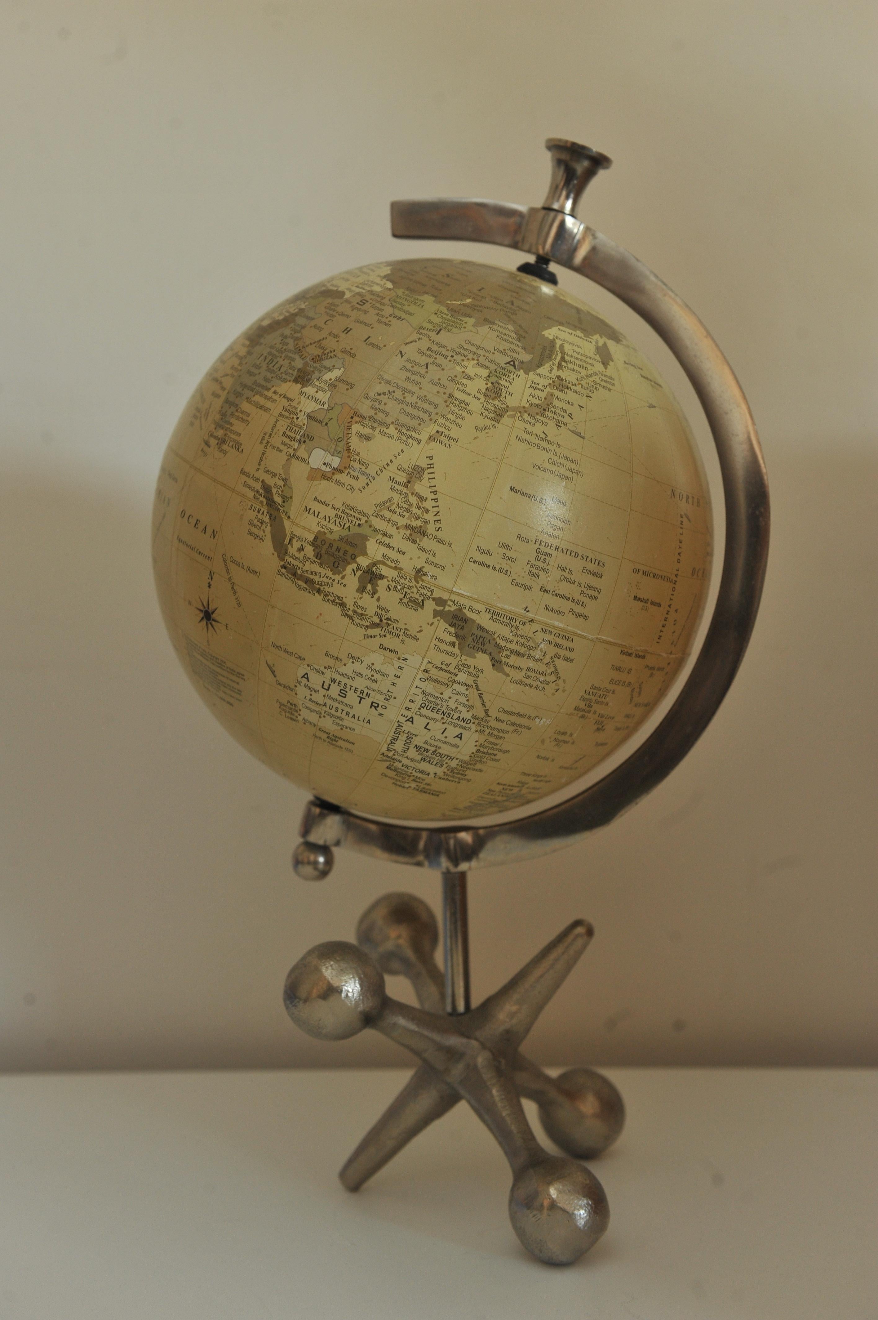 Britannique Globe terrestre rotatif sur Stand en métal pour bureau ou étude en vente