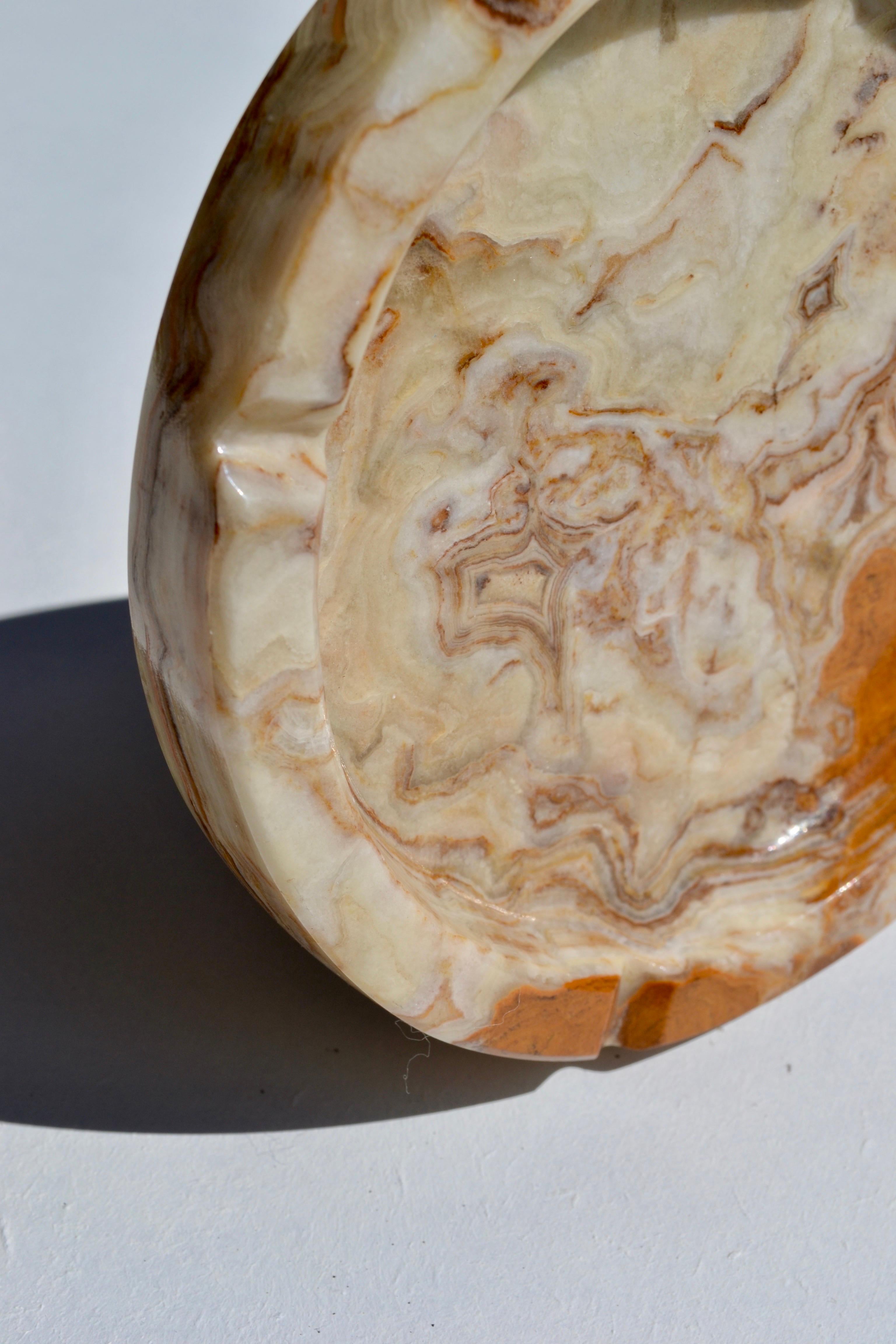 Fine XX secolo A Round Carved Onyx Ashtray – 1970s France. in vendita