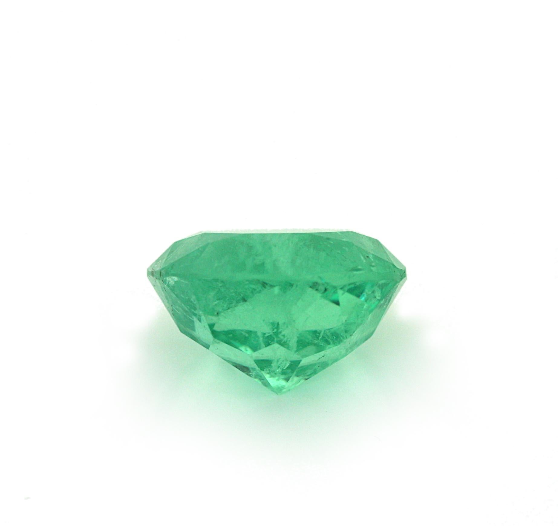 
A Round Faceted Emerald
measuring:
18.5 mm x 17.5 mm
11.7 mm deep
Emerald diameter 6/8 in.
