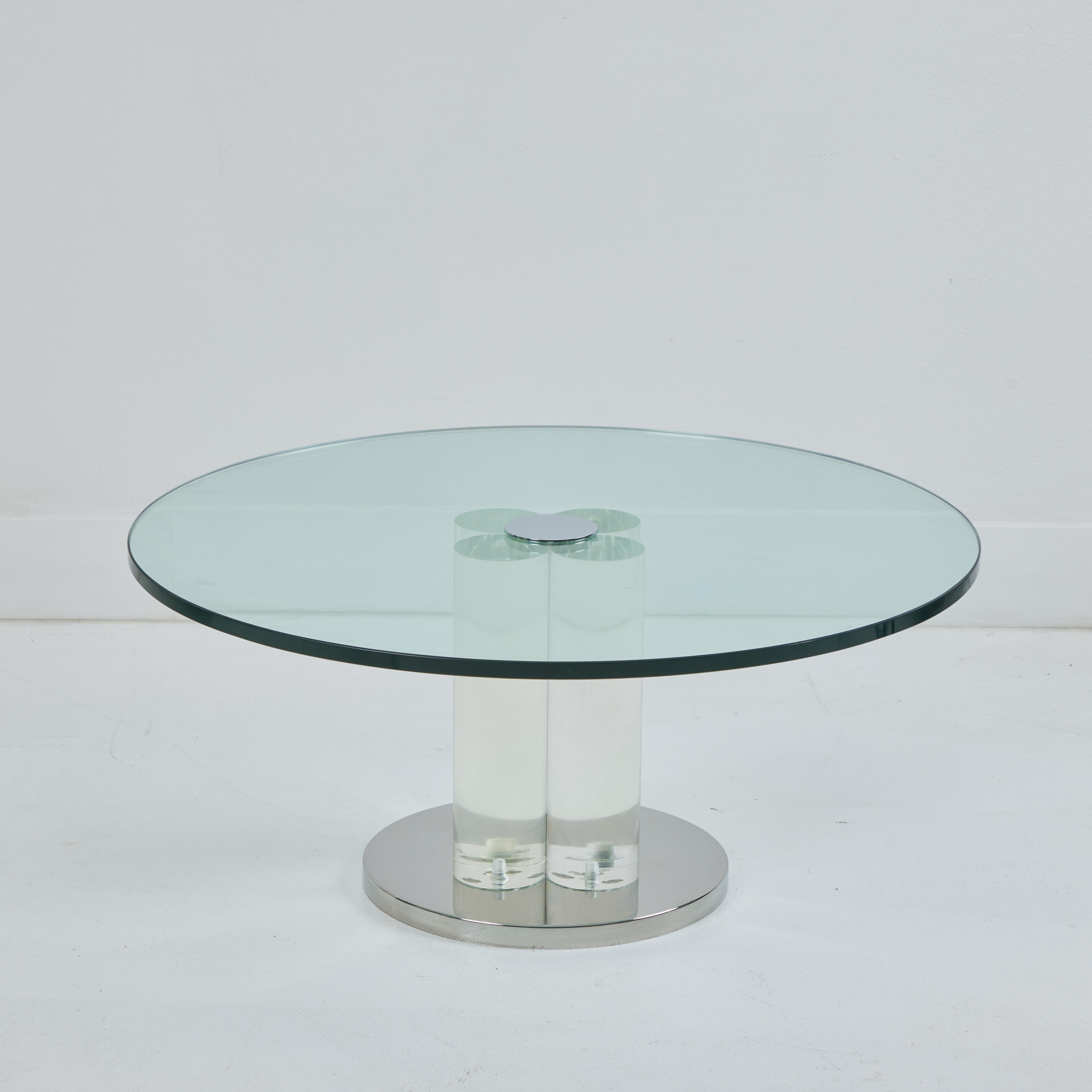 Verre A  Table basse ronde en lucite, verre et chrome en vente