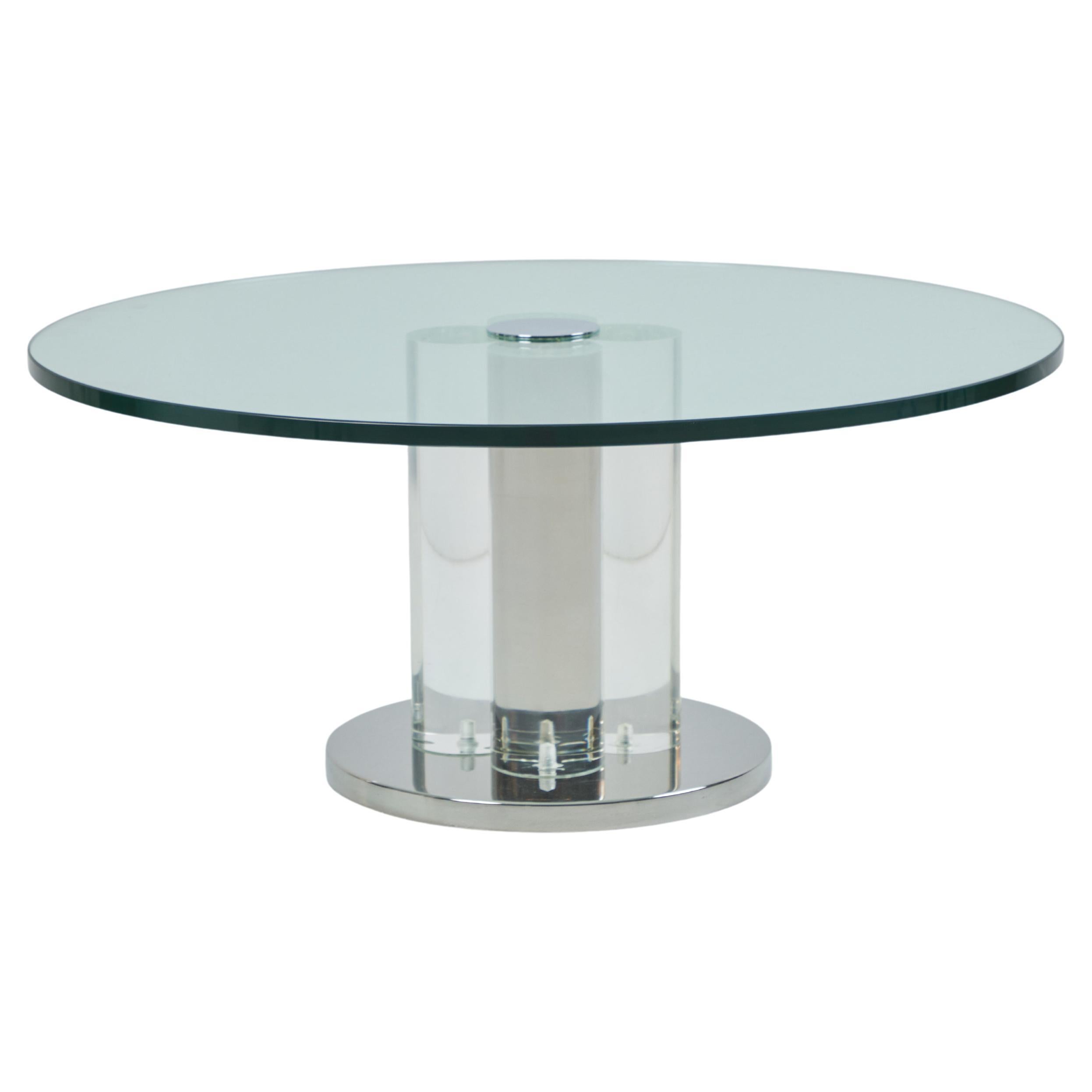 A  Table basse ronde en lucite, verre et chrome en vente