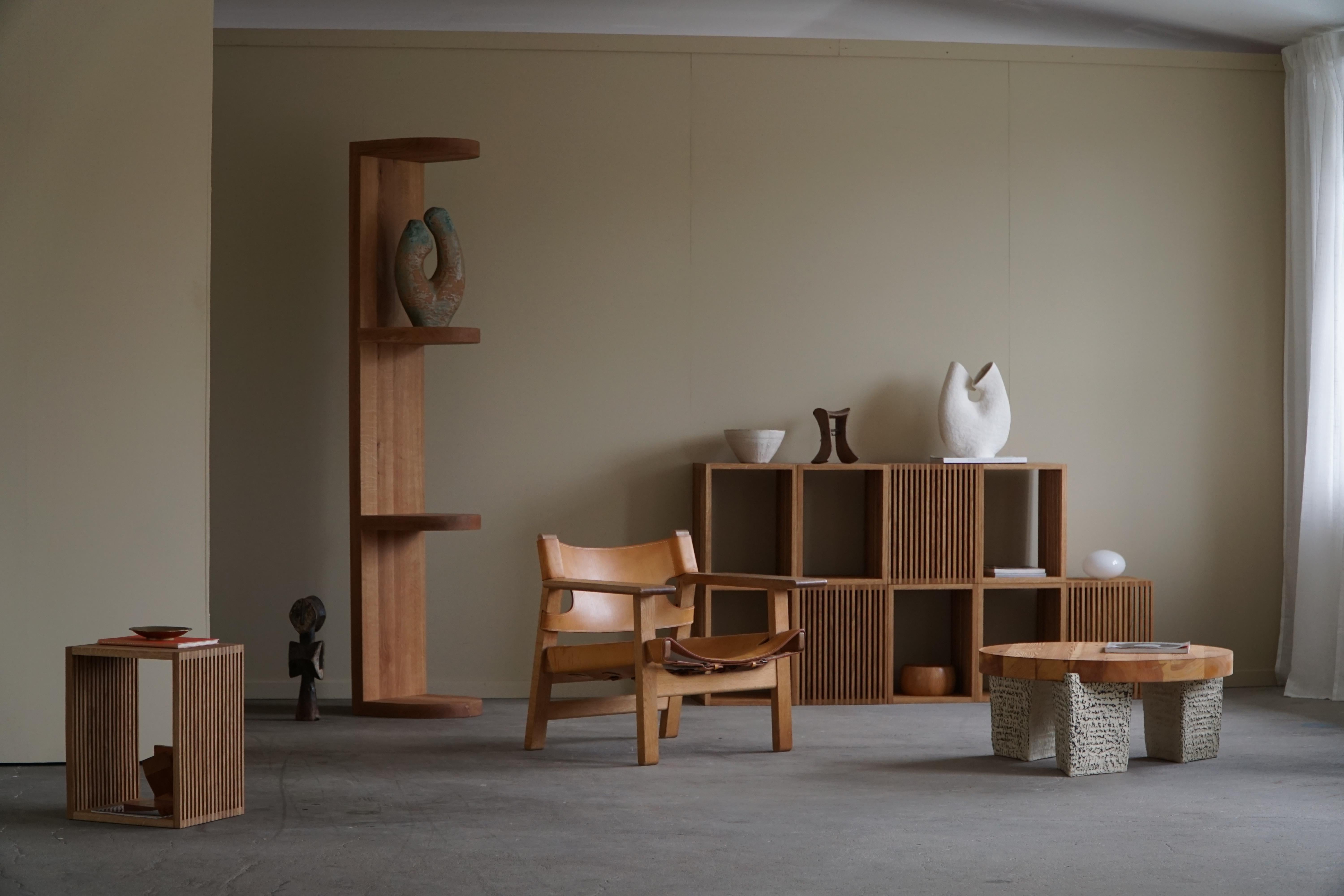 Runder Tisch von eliaselias x Ole Victor, Keramik und Kiefernholz, dänisches Design, 2023 (Skandinavische Moderne) im Angebot