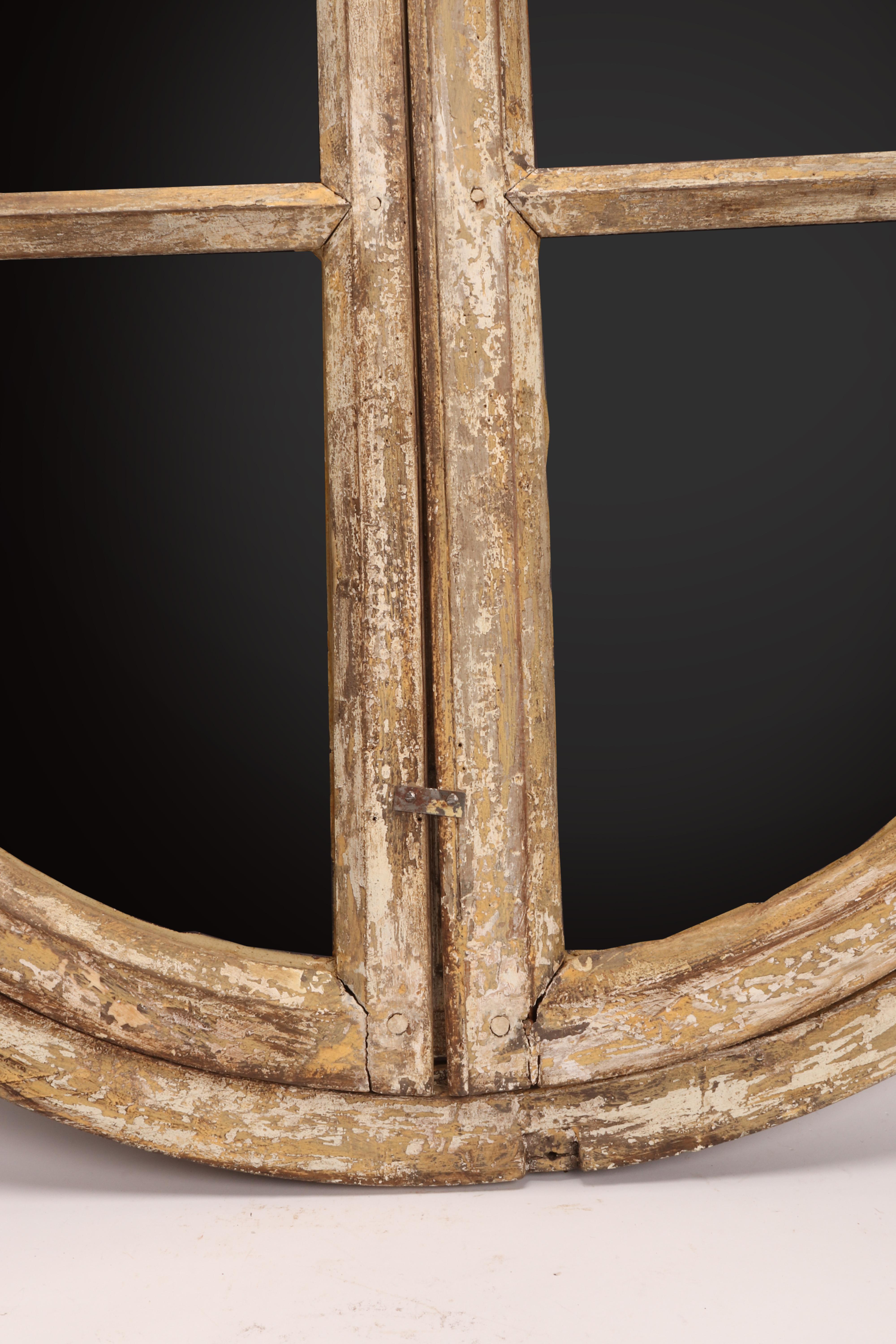 18th Century and Earlier Round Wooden Frame Mirrors, France, 1700