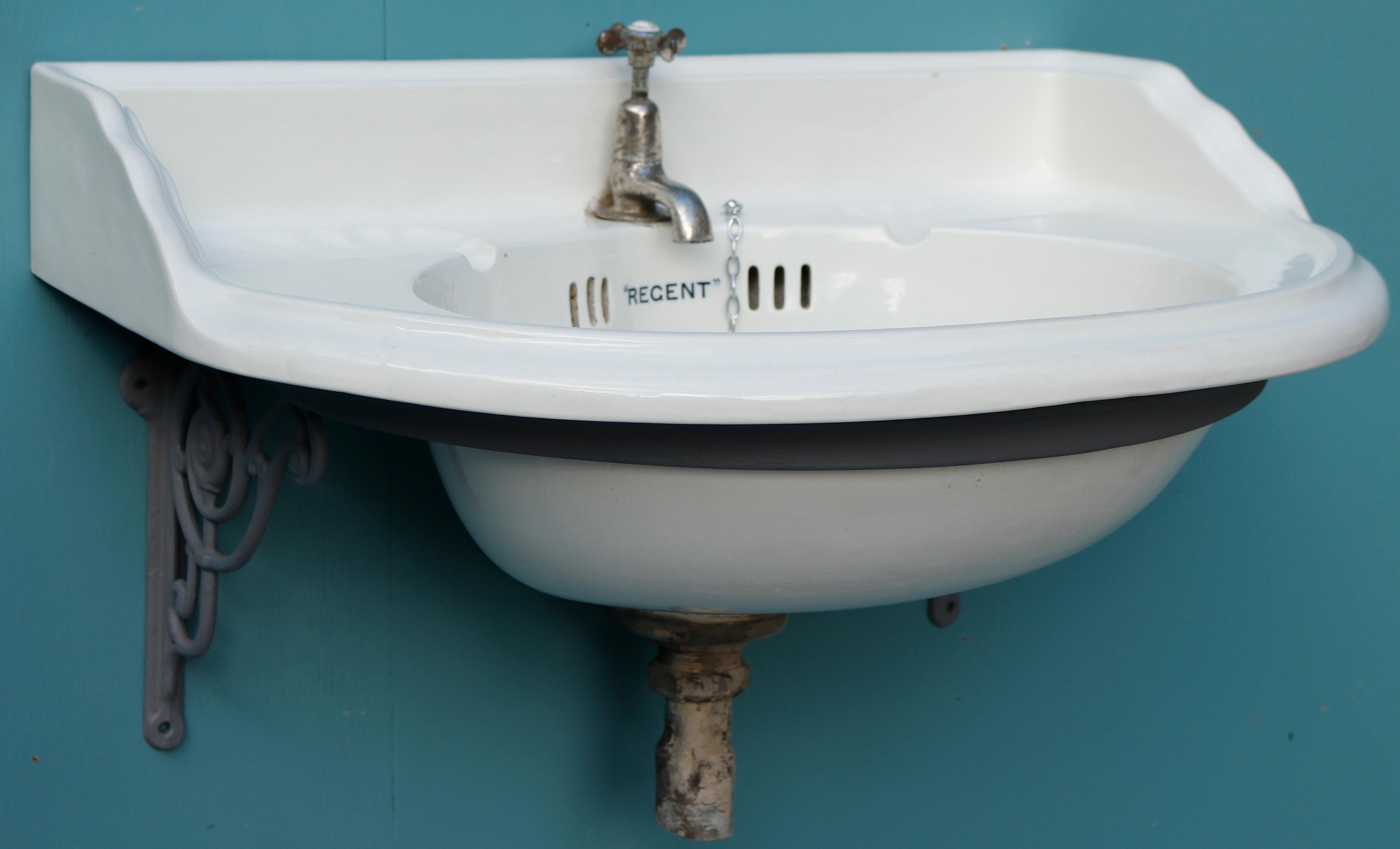 19th Century Rounded Porcelain Basin with Bracket For Sale