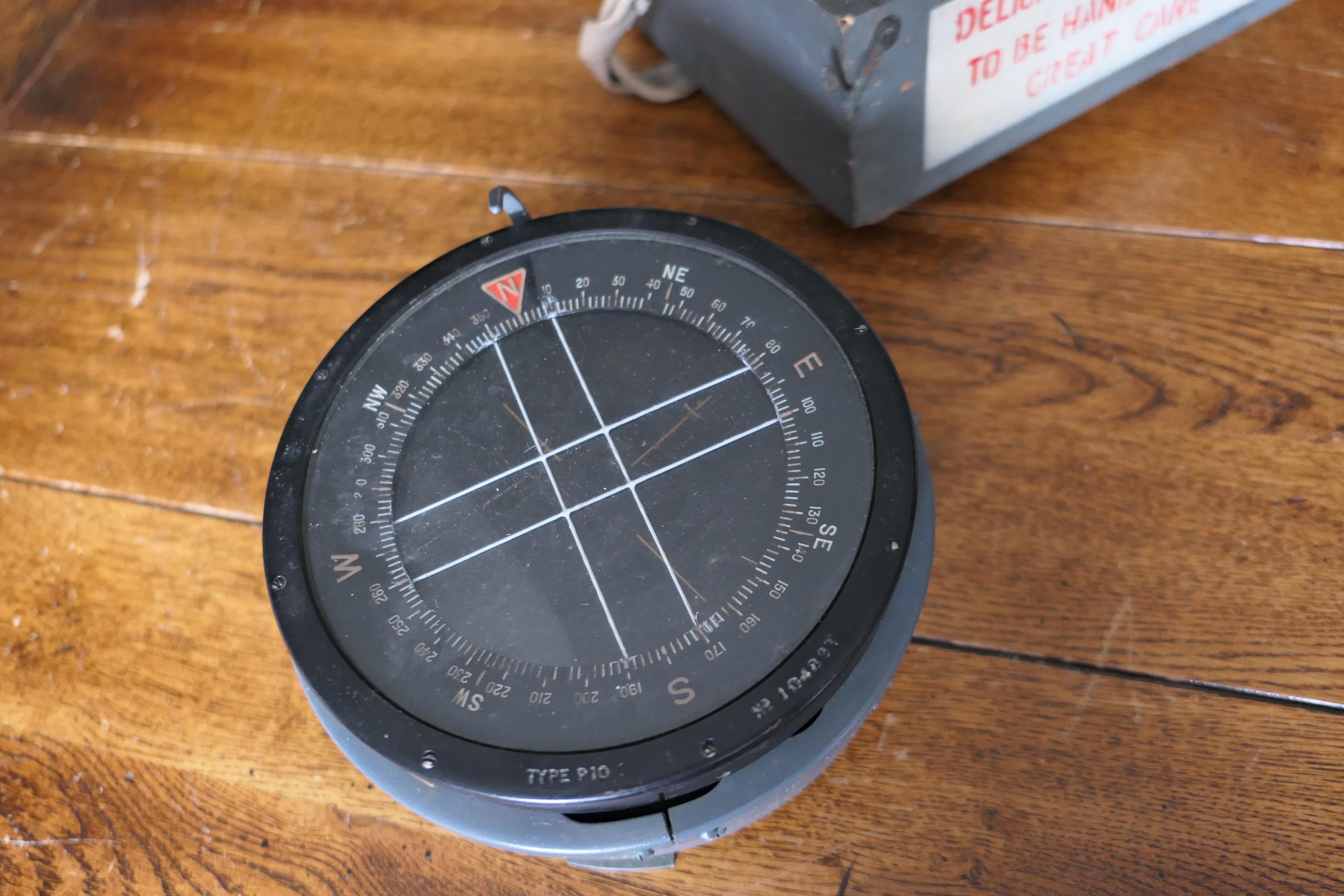 Royal Air Force P10 Aircraft Compass No. 10489 T In Good Condition For Sale In Chillerton, Isle of Wight