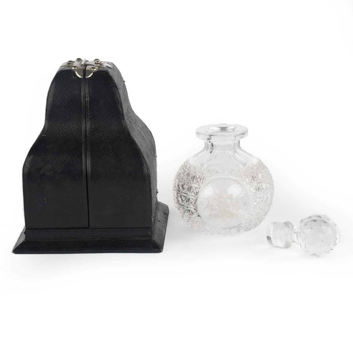 A Royal Commemorative Cut Crystal Glass 1887 Golden Jubilee Scent Bottle In Good Condition For Sale In Lymington, Hampshire
