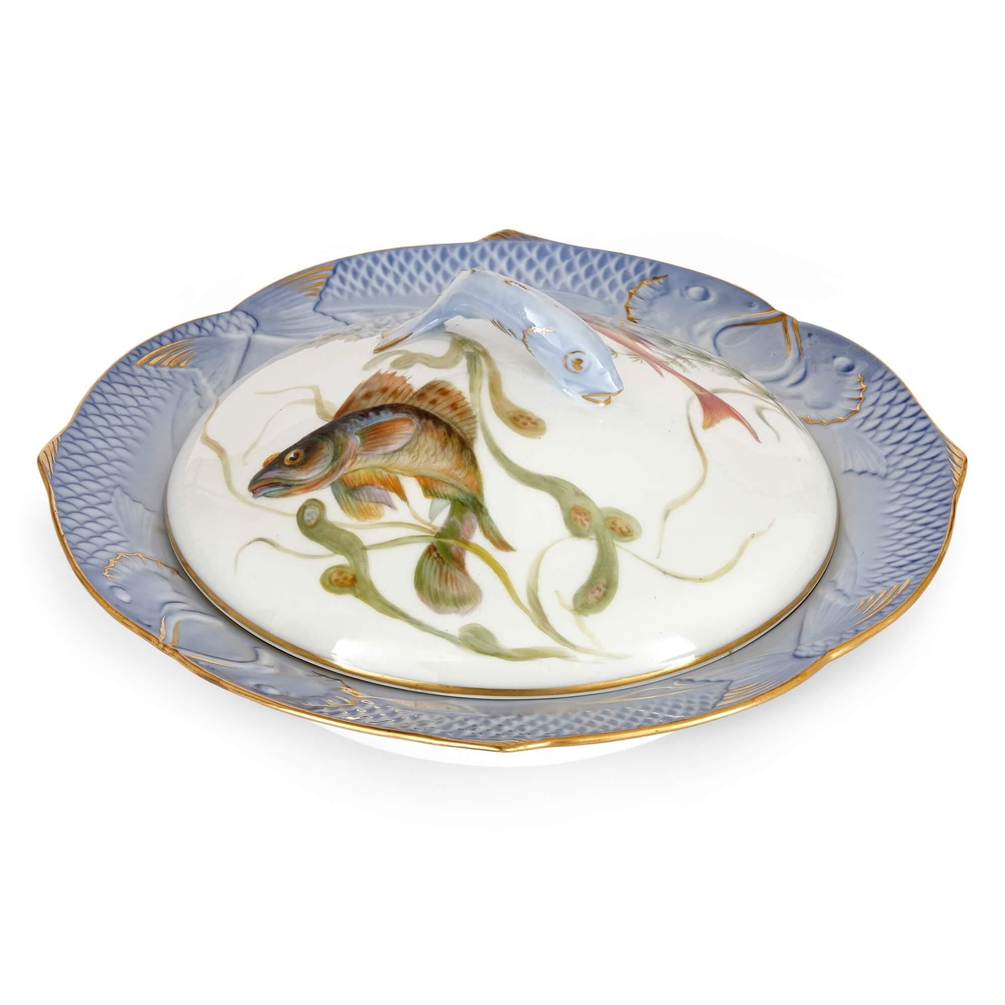 Gilt Royal Copenhagen Ichthyological Porcelain Part Dinner 'Fish-Service' For Sale