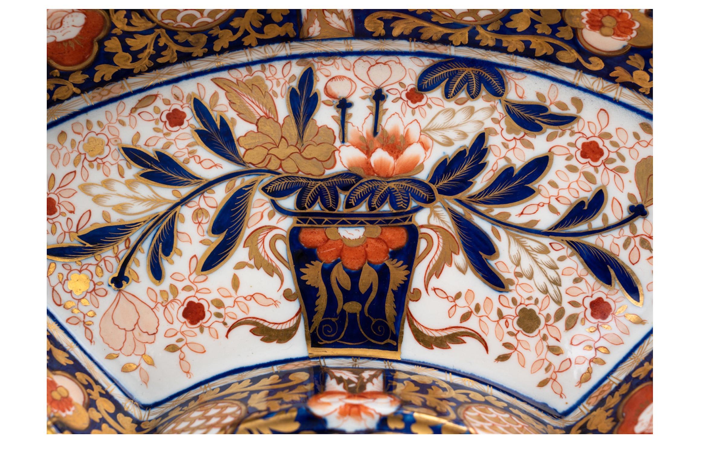 Anglais Service de table en porcelaine Royal Crown Derby 19e/20e siècle Motif des rois en vente