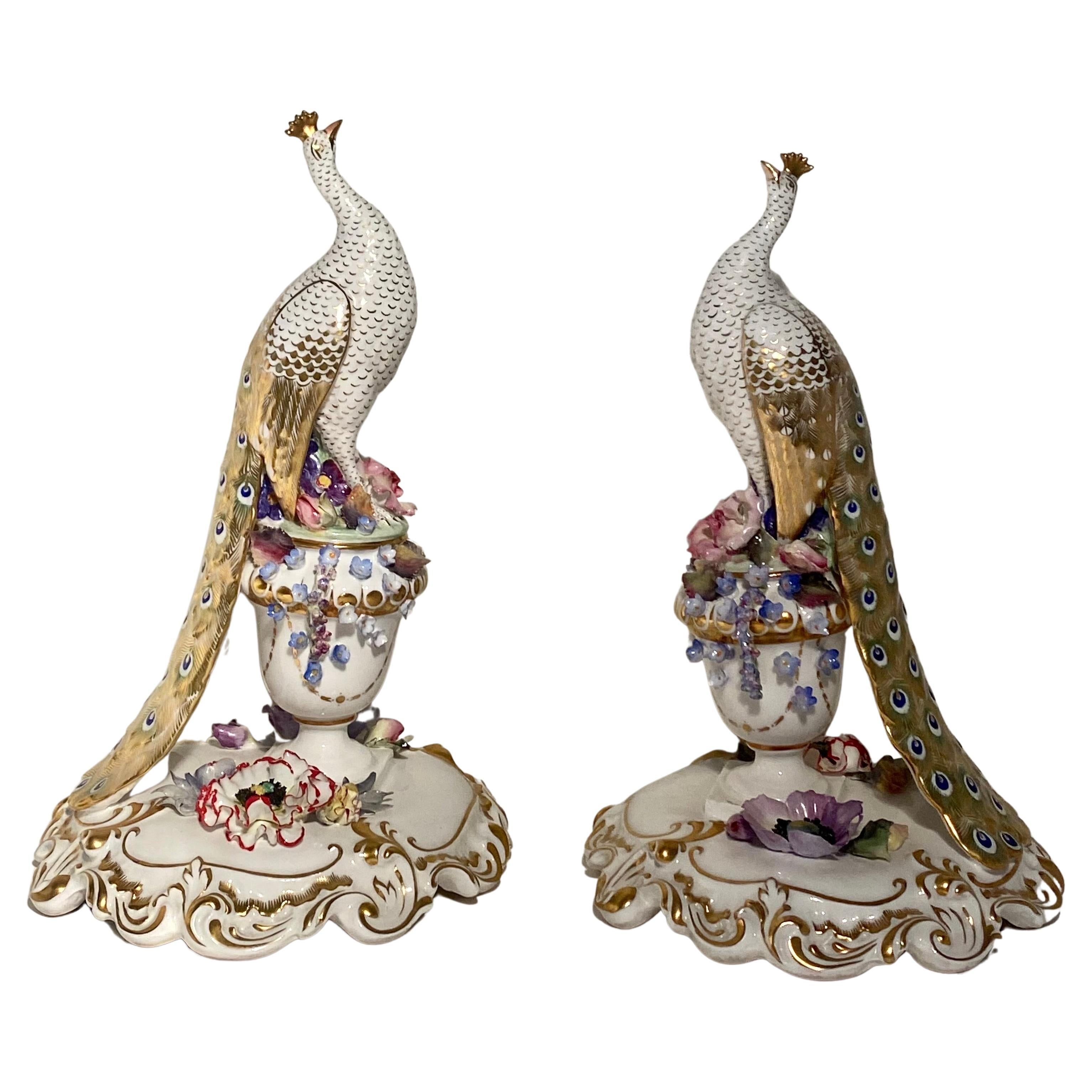 Figure en porcelaine de la Royal Crown Derby, modelée comme un paon en vente 10