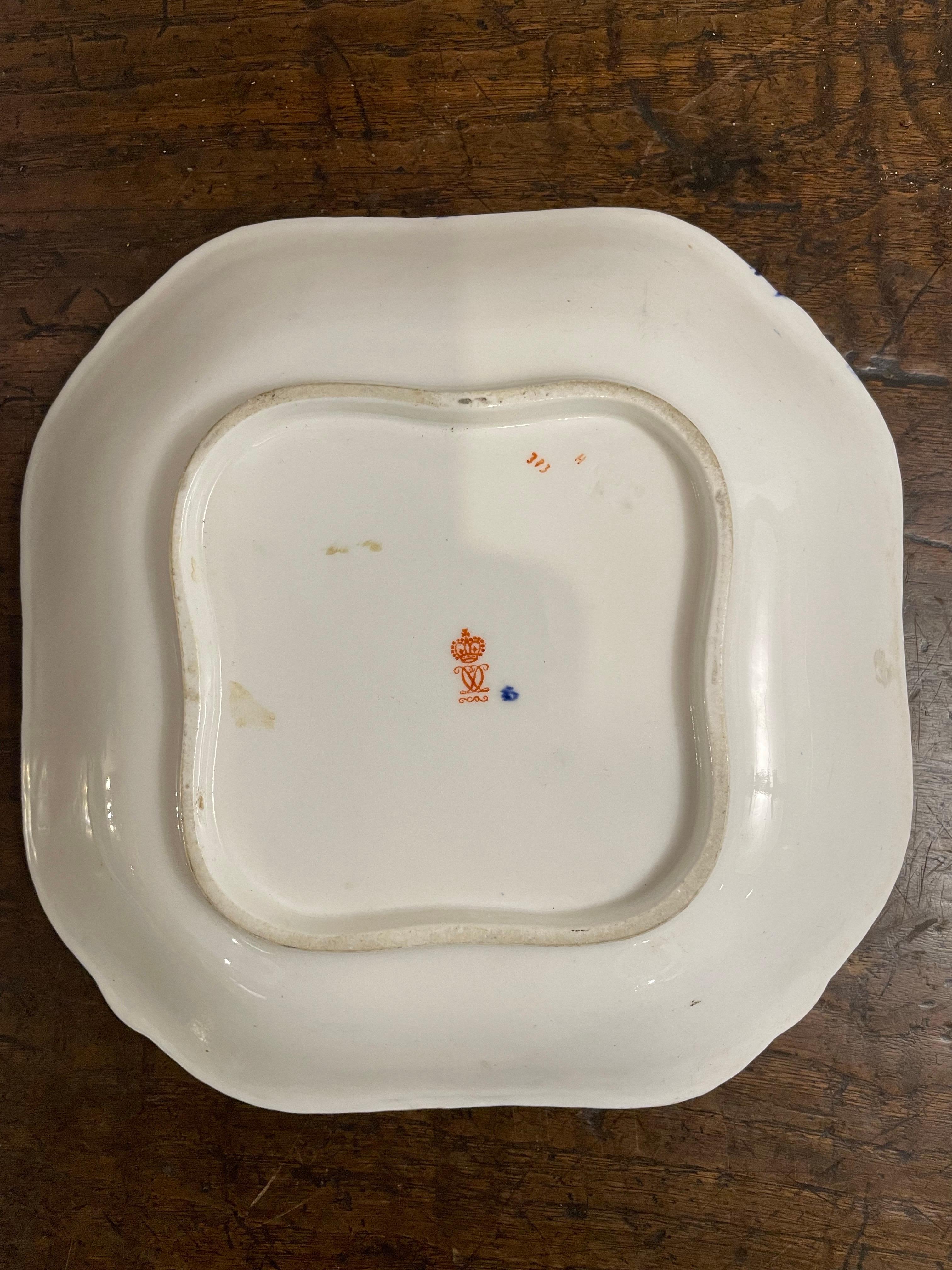 A Royal Crown Derby Square Imari ‘383’ Dish, 19th Century In Good Condition For Sale In ARMADALE, VIC
