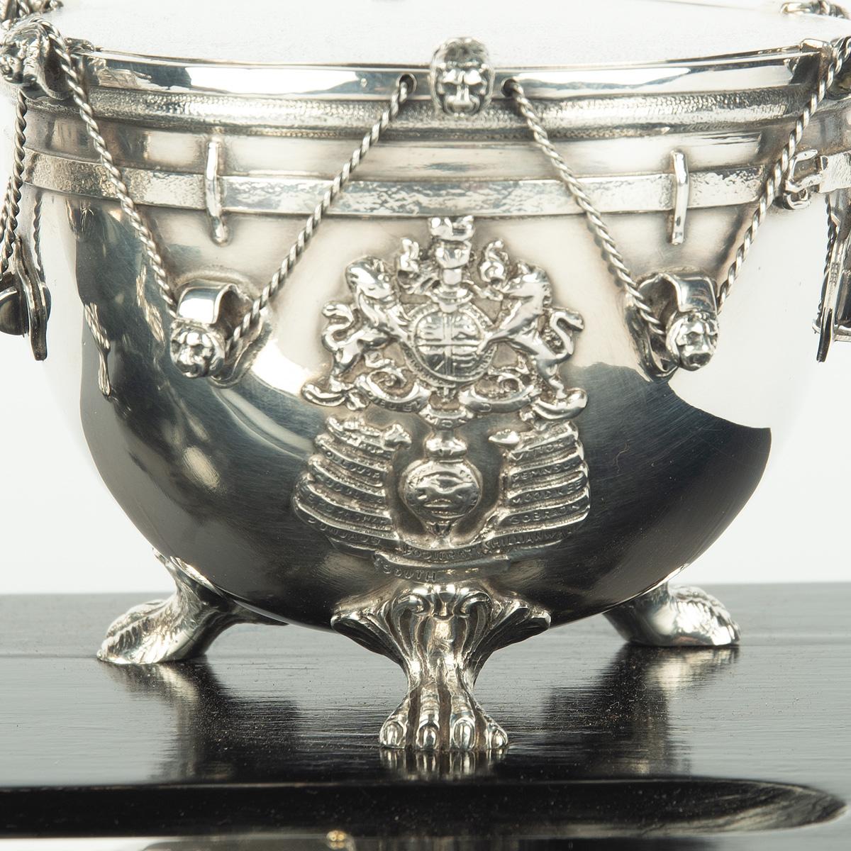 XX secolo Un calamaio in argento di Carrington & Co con presentazione reale in vendita