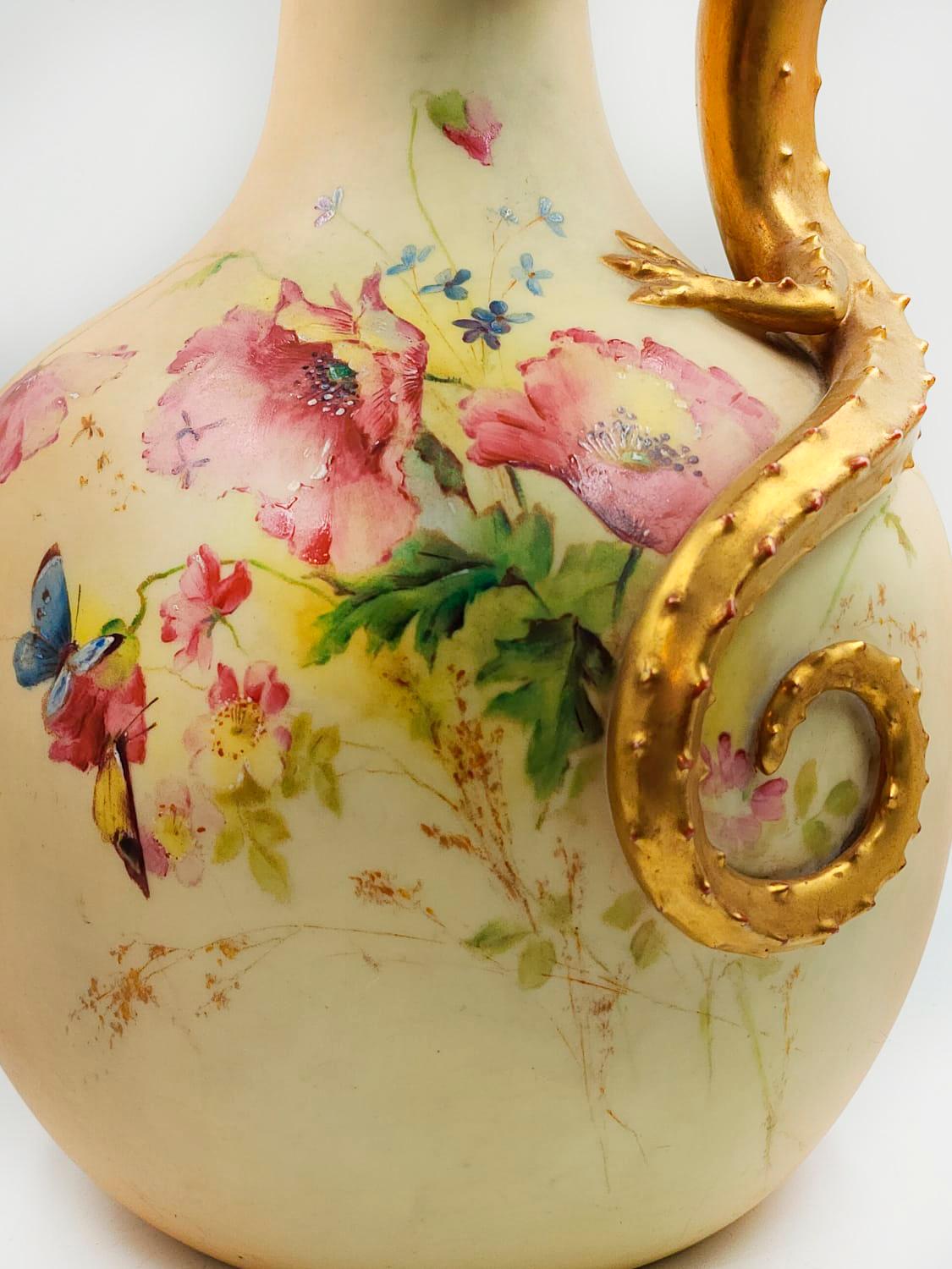 Art nouveau Cruche à lézard en ivoire blush de Royal Worcester des années 1870, en forme de bulbe. en vente