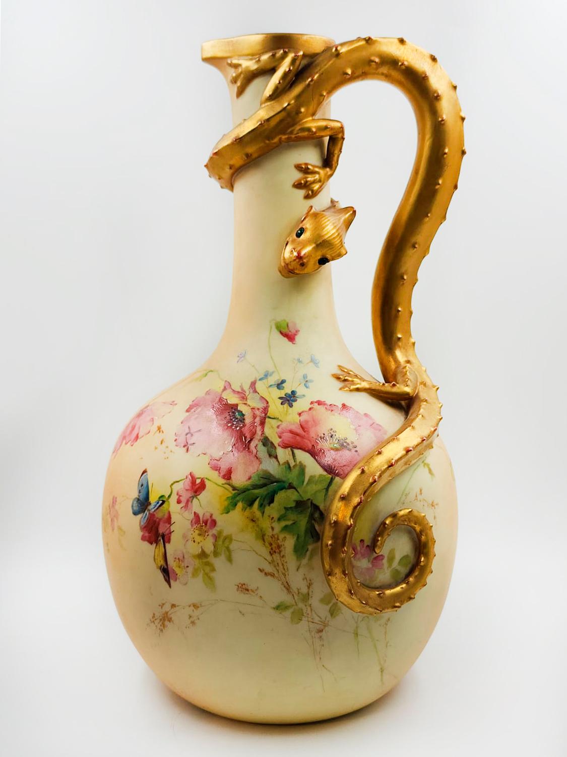A Royal Worcester 1870s Blush Ivory Lizard Jug, Of Bulbous In Good Condition For Sale In Autonomous City Buenos Aires, CABA