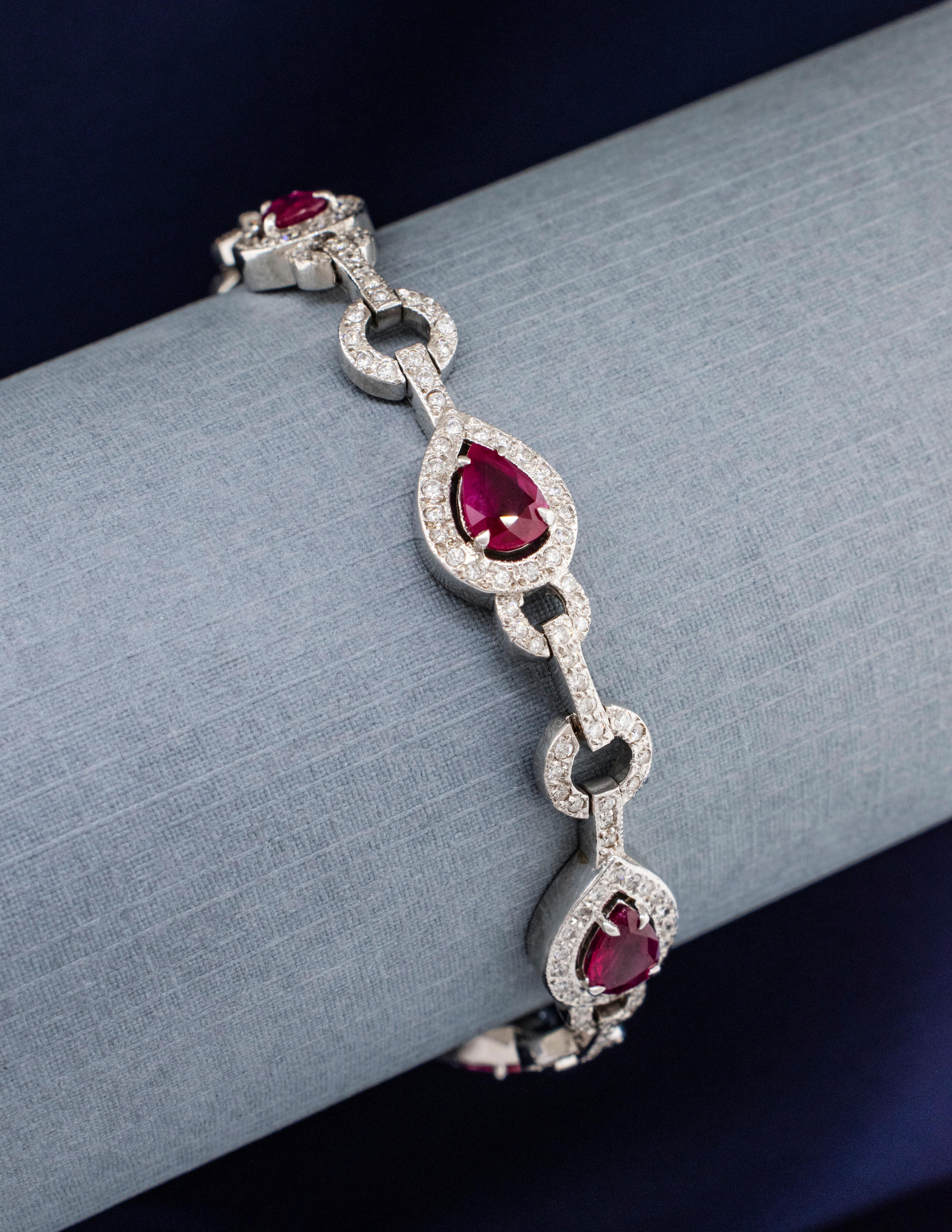 Bracelet de dame en or blanc 14k avec rubis et diamants naturels. Ces rubis 