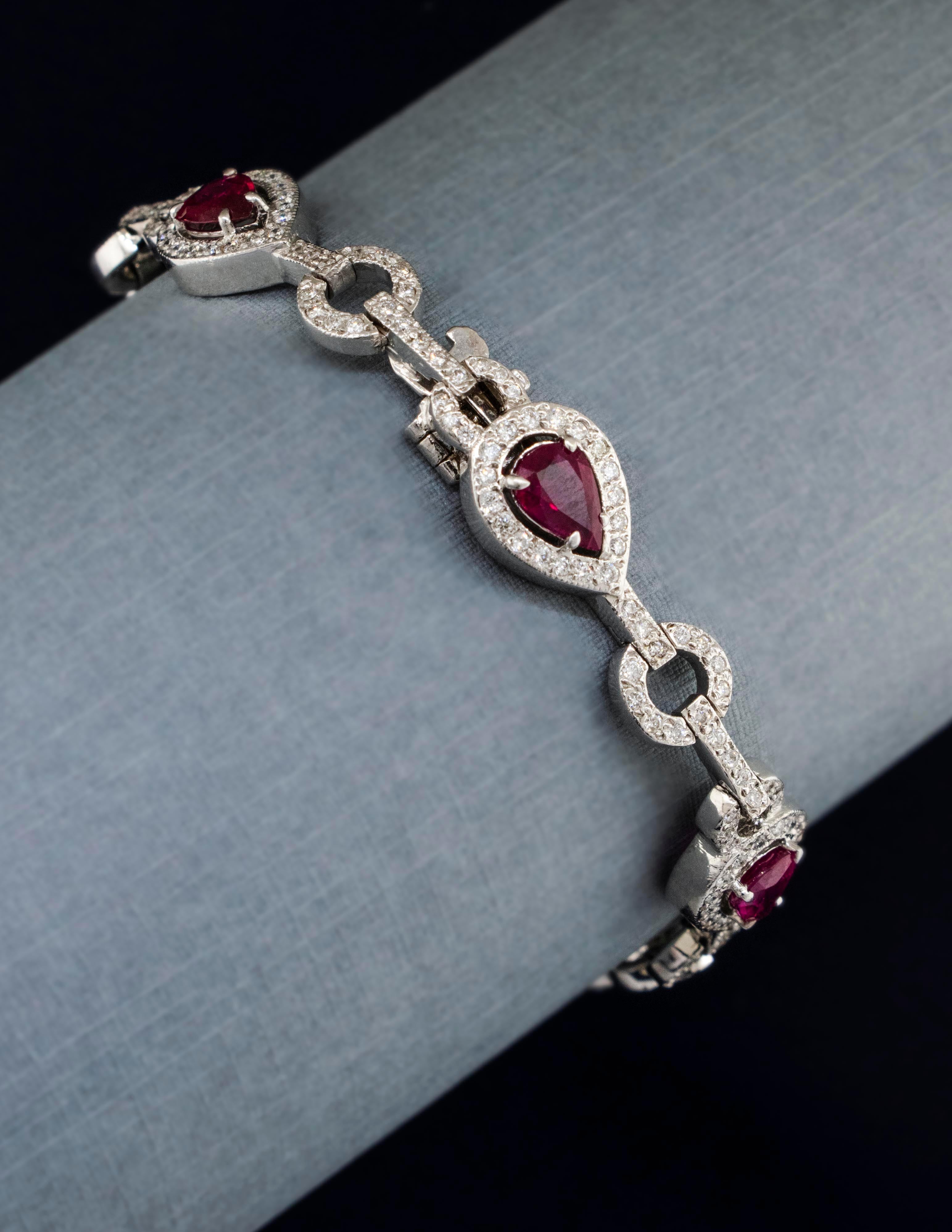 Contemporain Bracelet en or blanc 14 carats orné de rubis et de diamants en vente