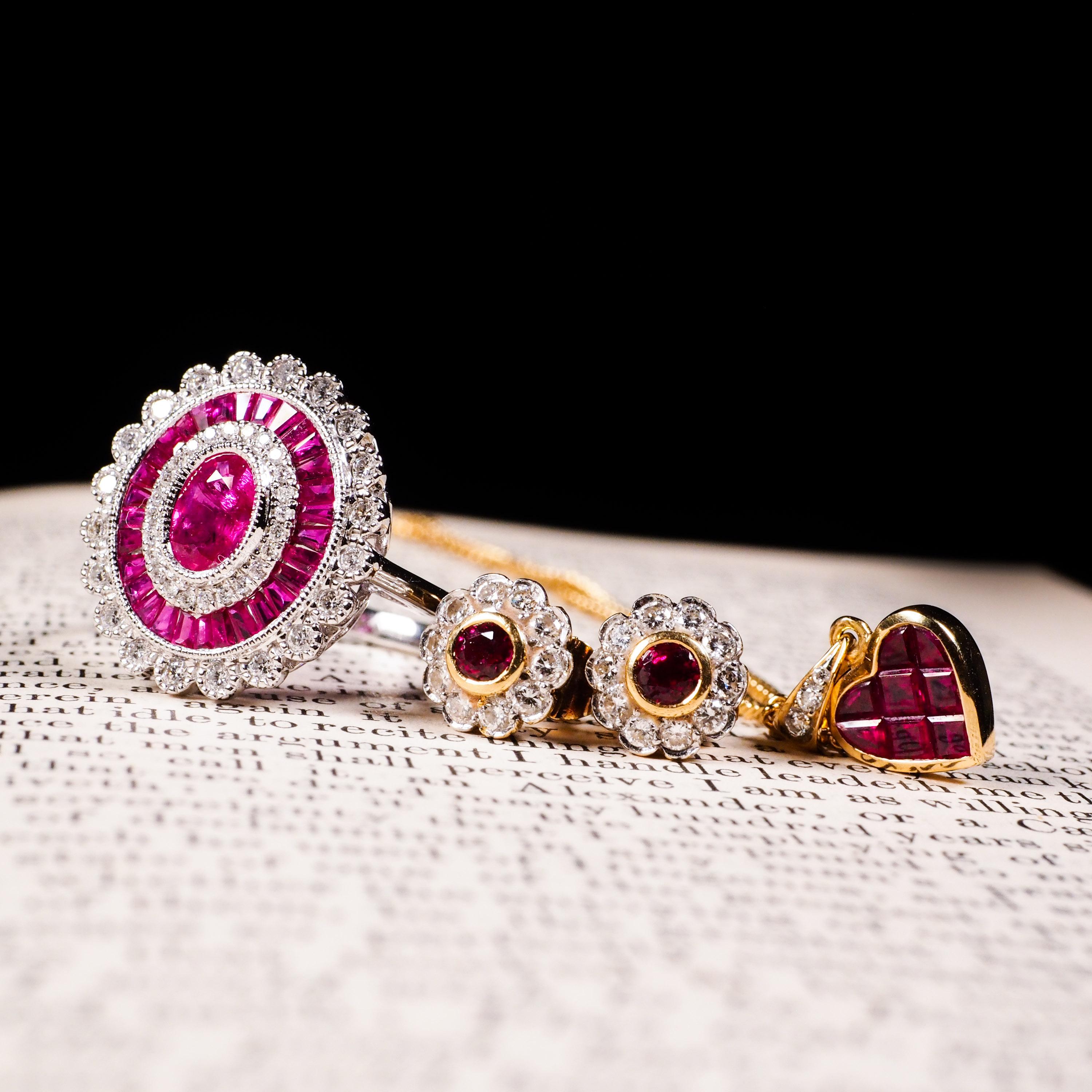 18 Karat Weißgold Cluster Target / Blumenring mit Rubin und Diamant 9