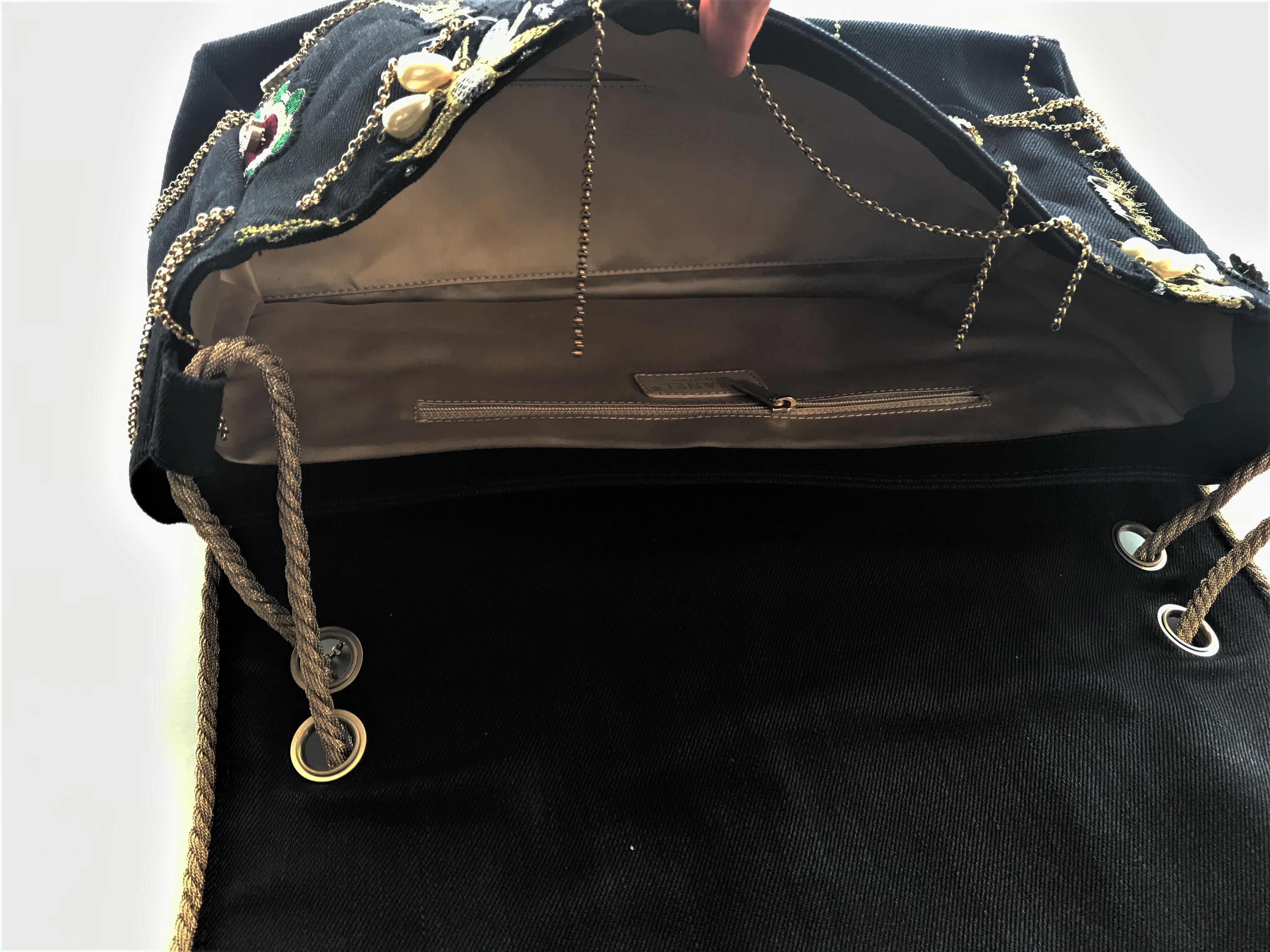 PROTOTYPE DE PORTEFEUILLE d'un sac Jumbo en denim de CHANEL avec des Icônes de CHANEL 2007-2008A en vente 2