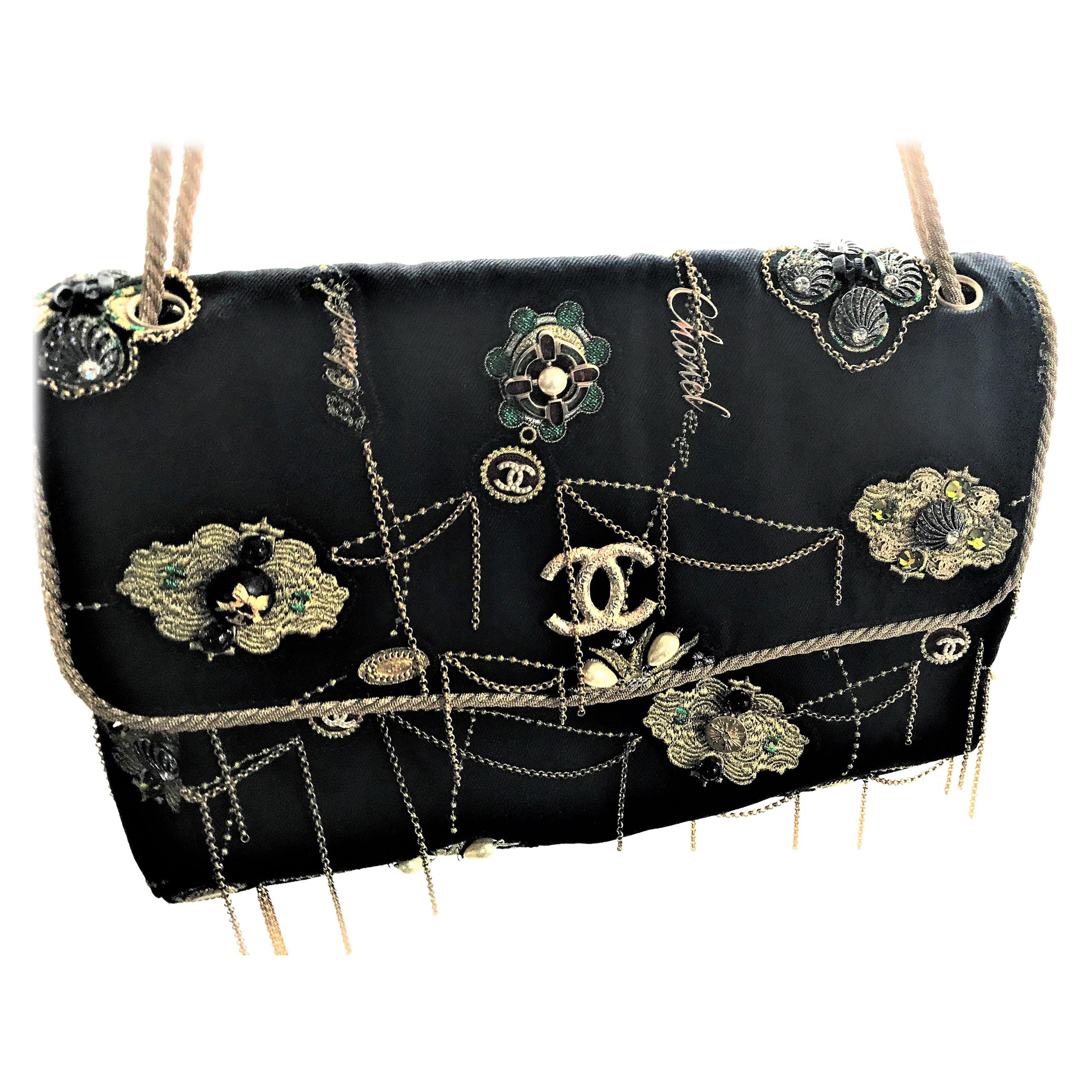 PROTOTYPE DE PORTEFEUILLE d'un sac Jumbo en denim de CHANEL avec des Icônes de CHANEL 2007-2008A en vente
