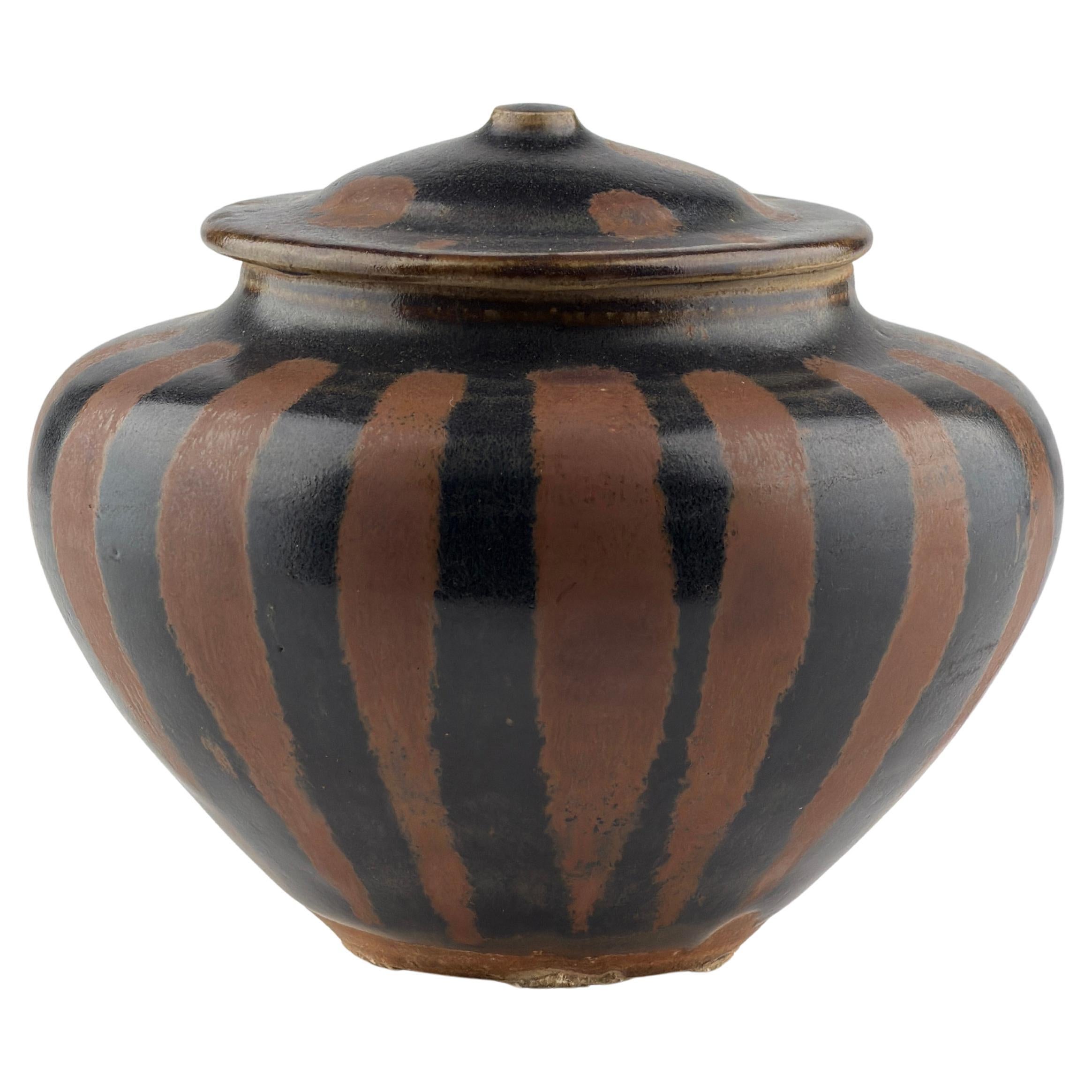 Jarre à glaçure brun-noir, dynastie Song en vente