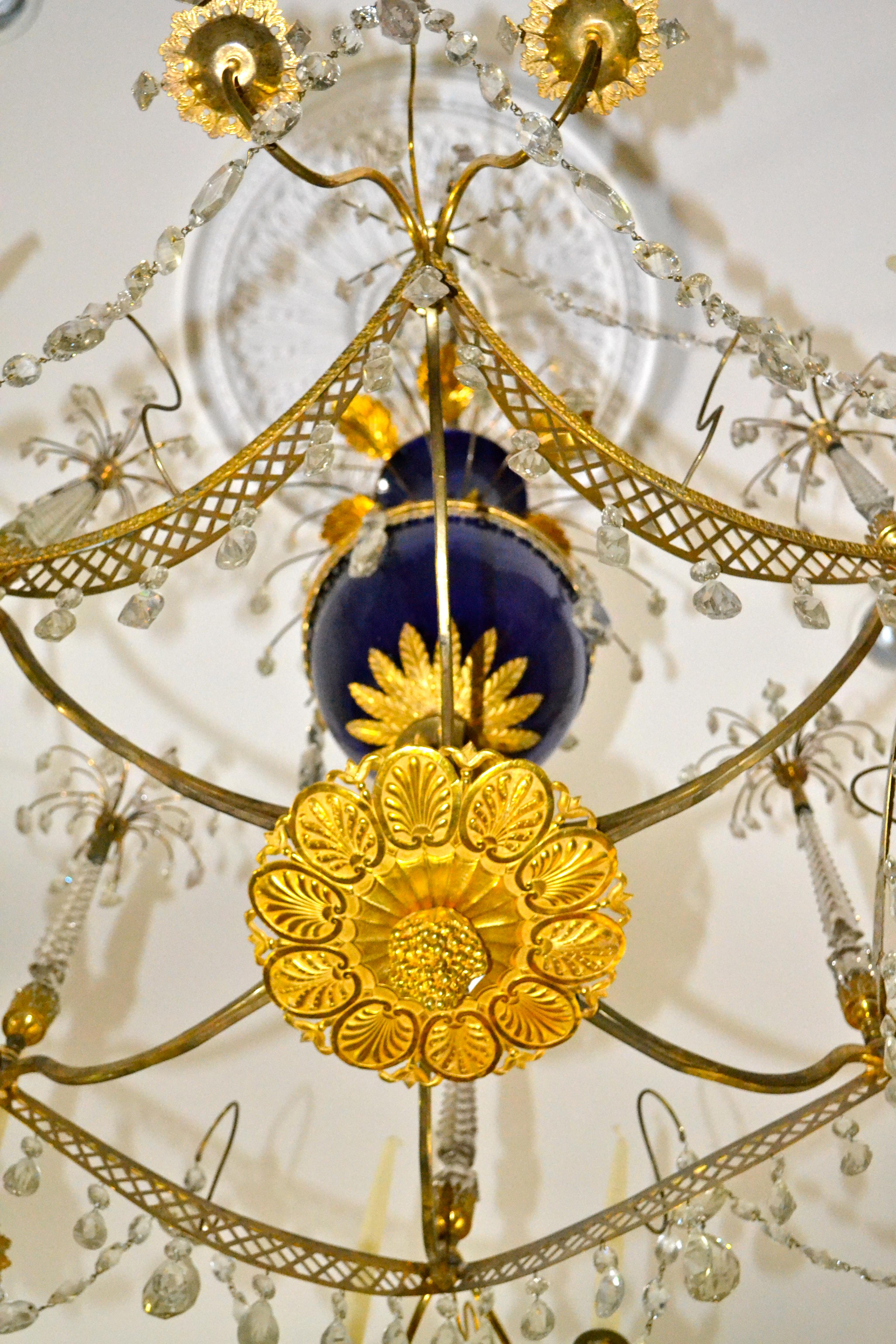 Russe Lustre russe en cristal, verre cobalt et bronze doré attribué à Zekh en vente