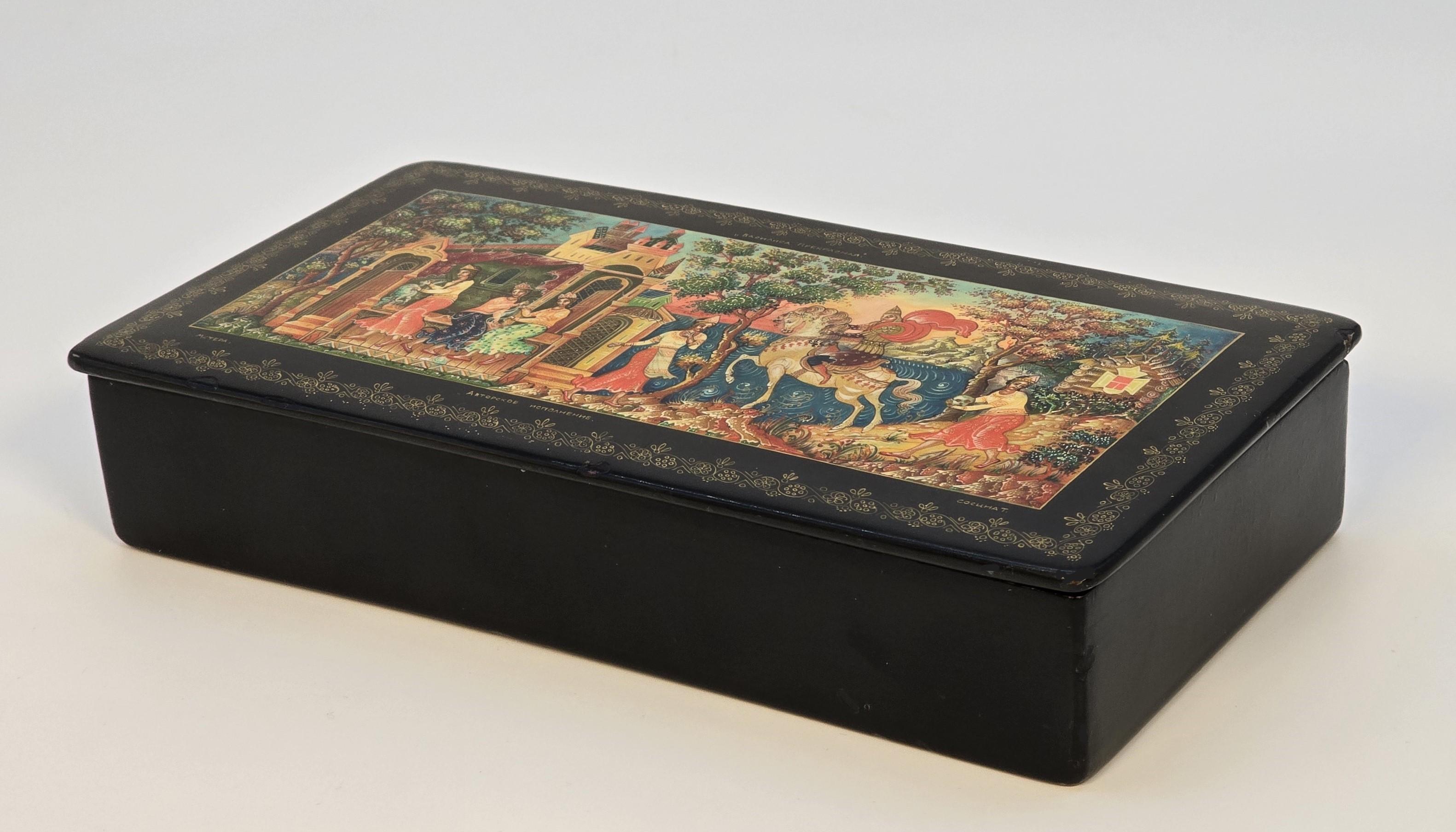 A Russian hand painted papier mâché box decorated with intricate scenes C1920 For Sale 6
