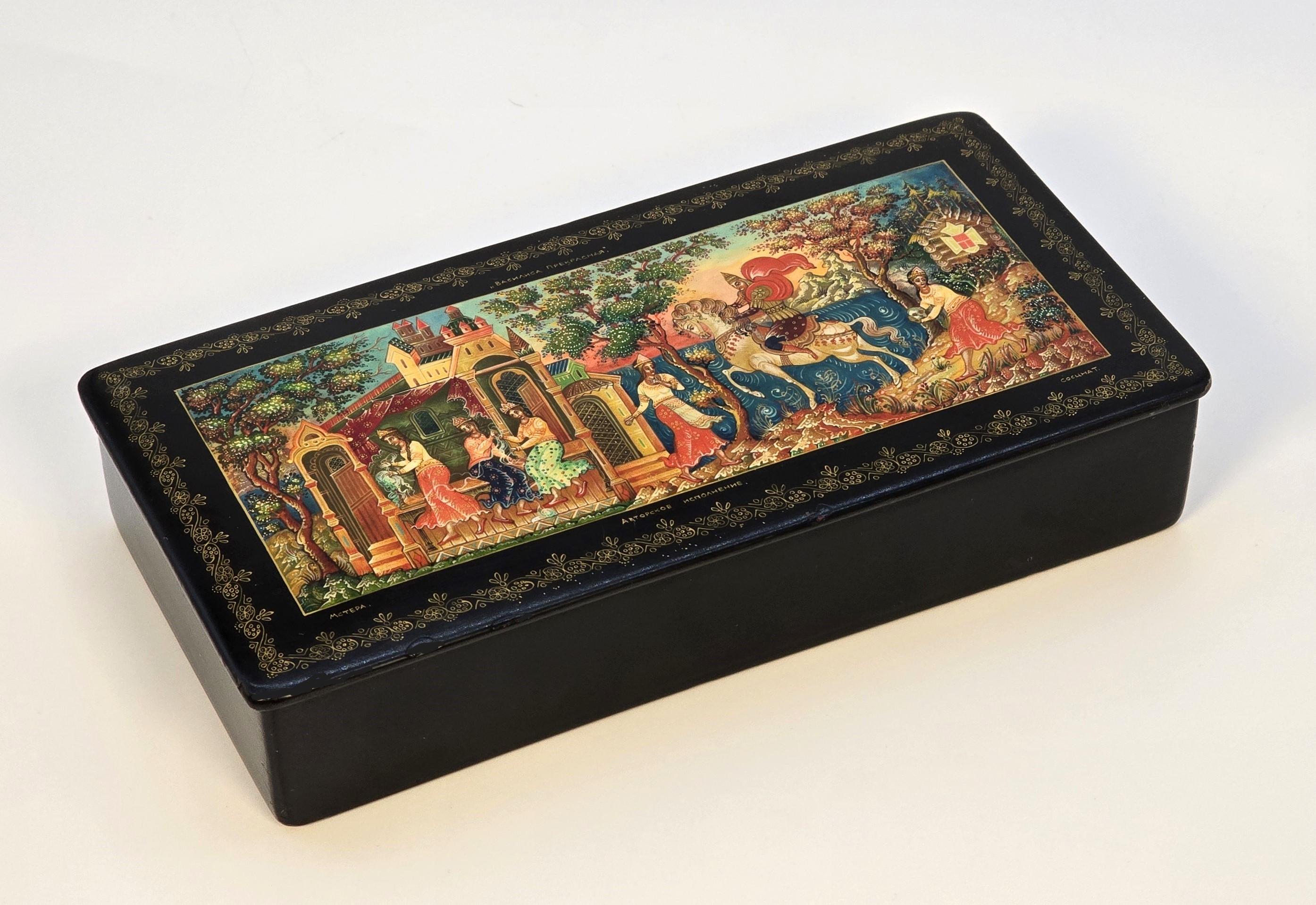 A Russian hand painted papier mâché box decorated with intricate scenes C1920 For Sale 7