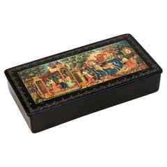 Caja rusa de cartón piedra pintada a mano y decorada con intrincadas escenas C1920