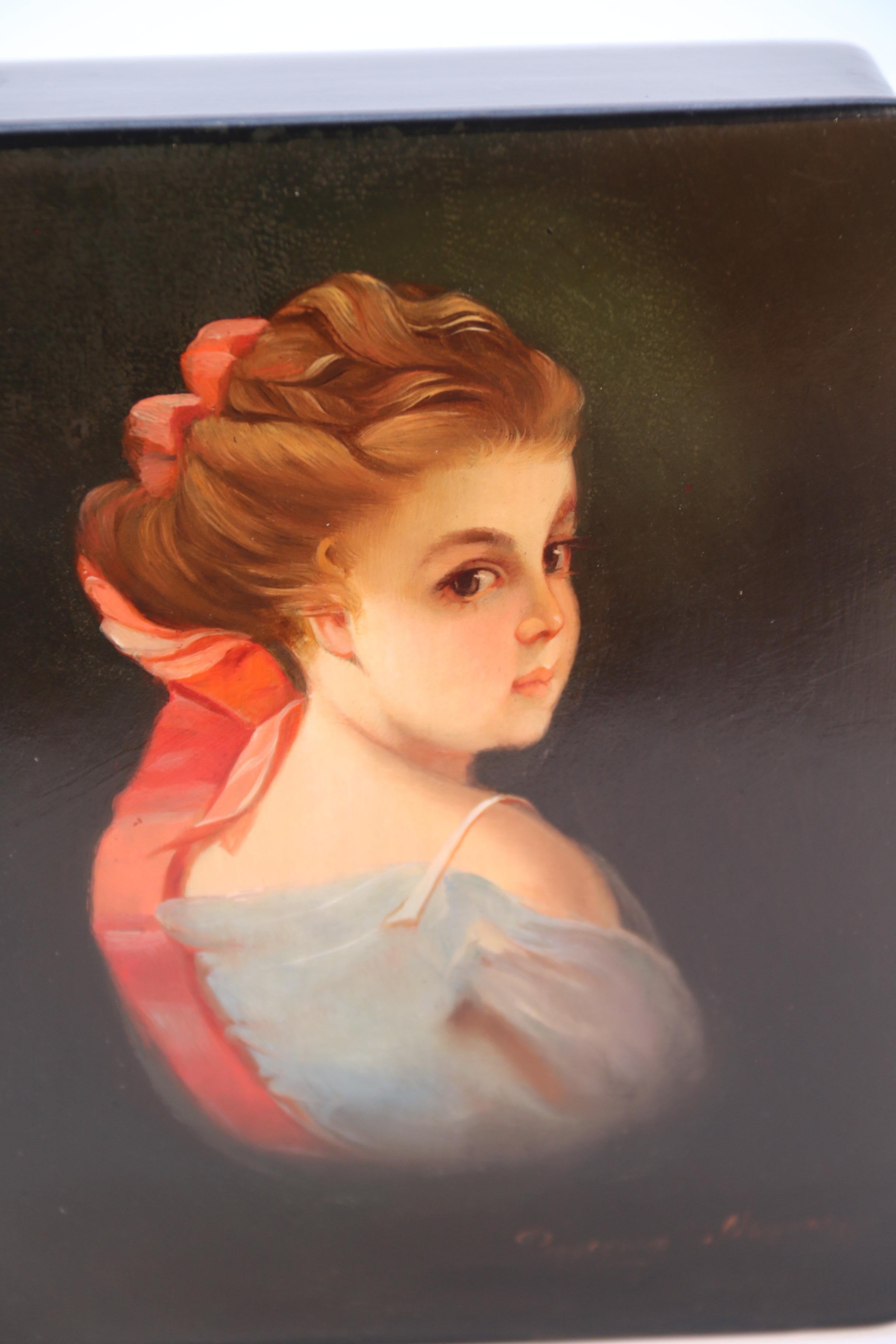 A Russian lacquered box with a portrait of a beautiful young woman circa 1920 For Sale 8