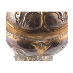 Una tazza e un coperchio russi in argento e rame