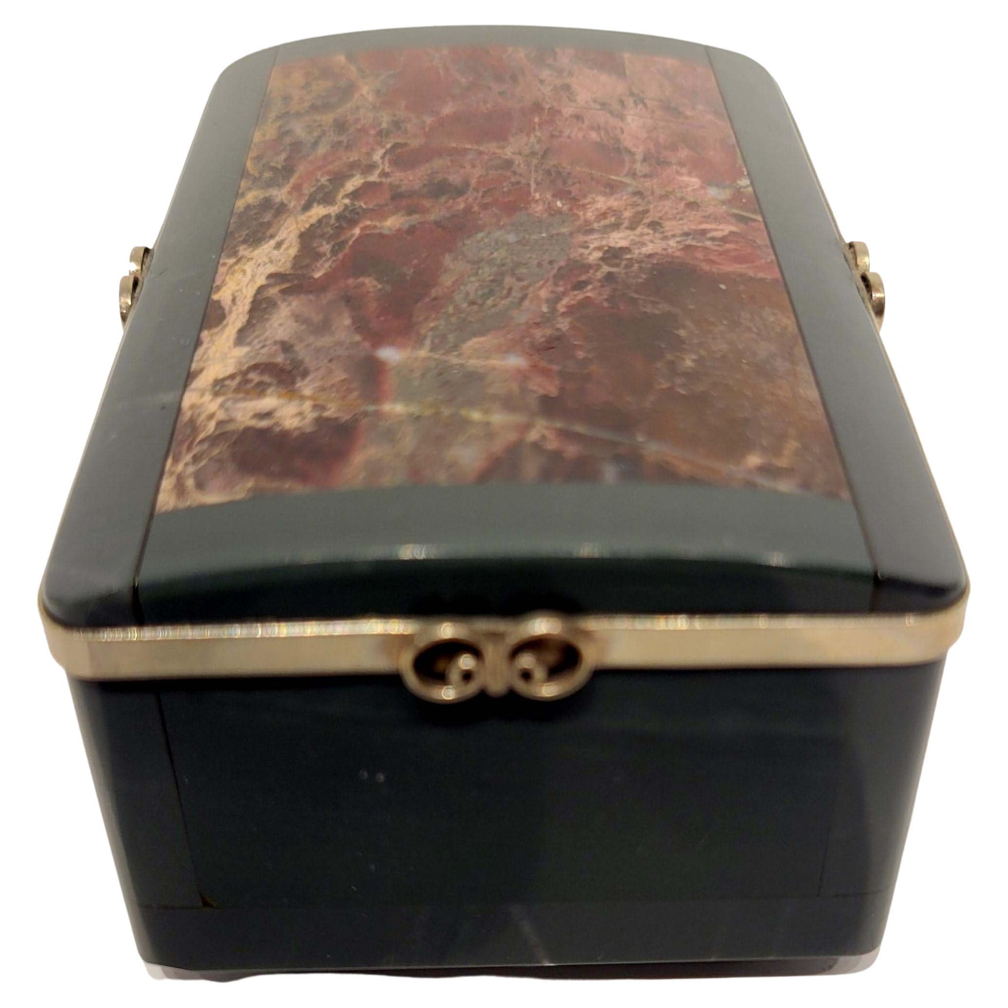 A magnificent Kalkan marble specimen box mounted with sterling silver.
In great condition with a russian illegible mark underneath.