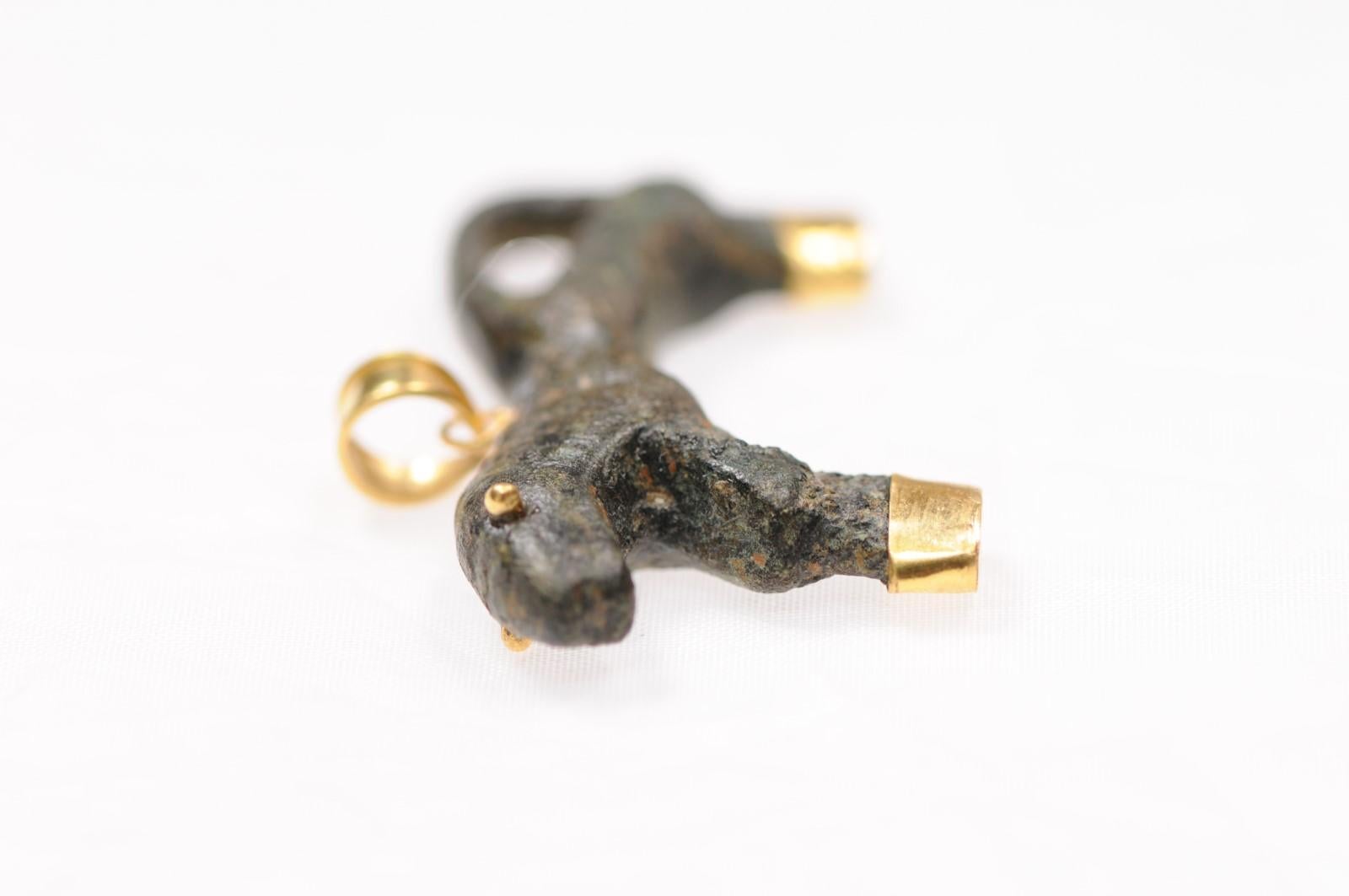 da uomo o donna Charm in bronzo rustico con animali dell'Antica Roma e accenti in oro 21 carati (solo charm) in vendita
