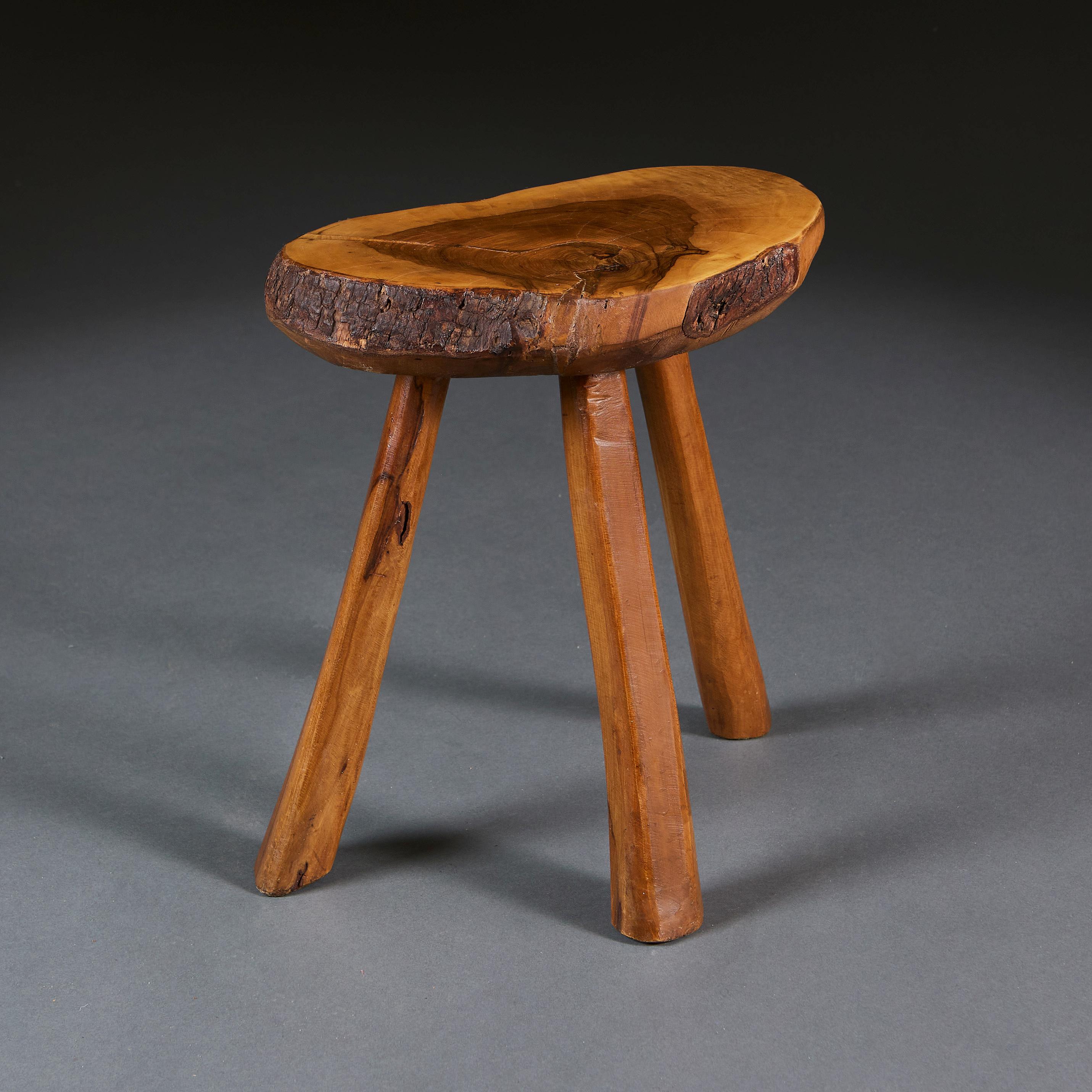 Anglais Table de cricket rustique en bois d'orme en vente