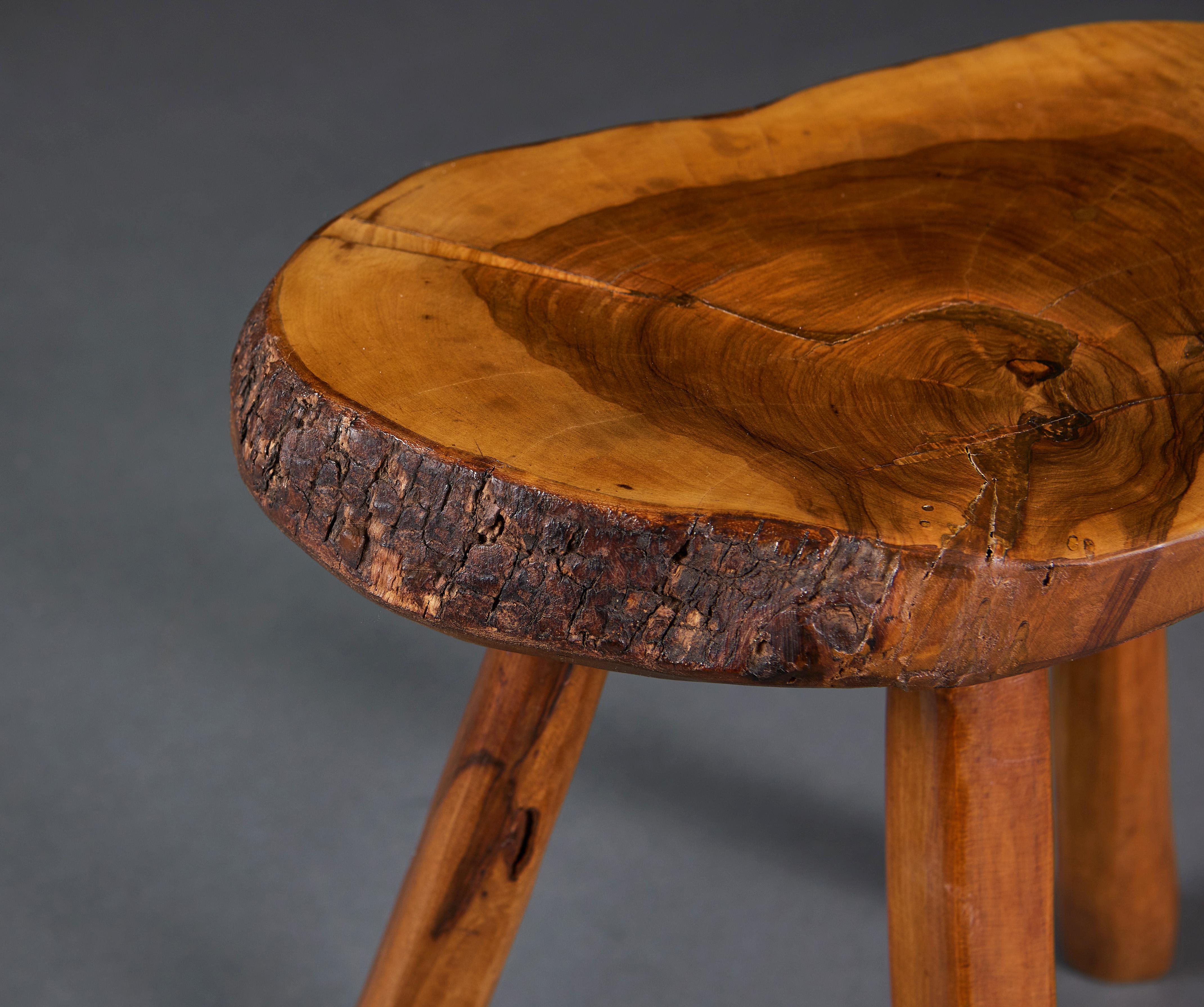 Rustic Elm Wood Cricket Table In Good Condition For Sale In London, GB